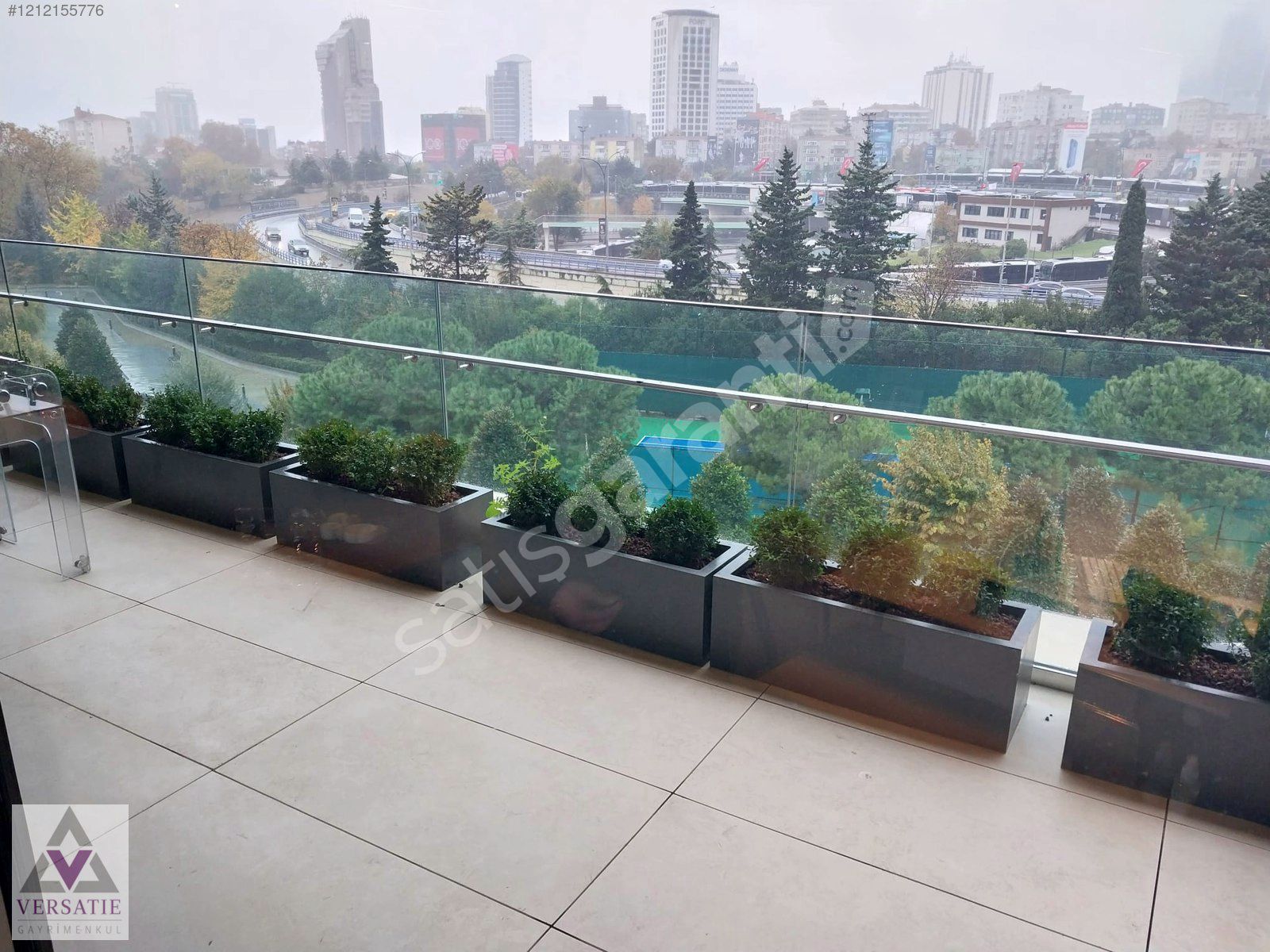 ZORLU CENTER'DA 375m FULL ESYALI OZEL DEKORASYONLU OFİS