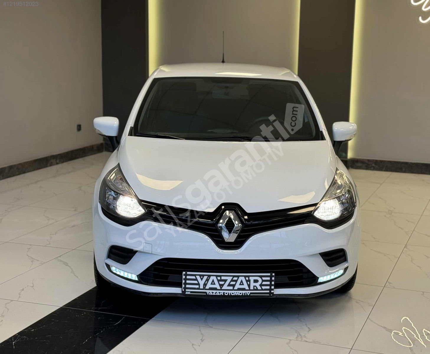 HATASIZ BOYASIZ TRAMERSİZ 2019 MODEL 38.000 KM'DE CLİO
