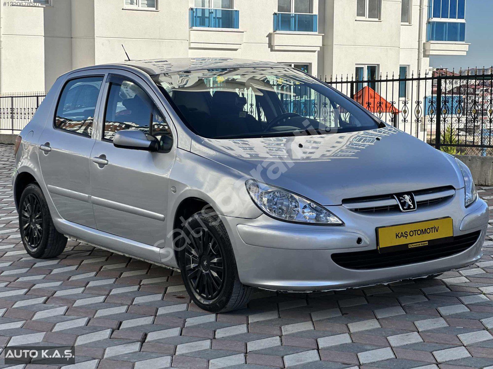 Peugeot 307 1.6 110HP Değişensiz Look