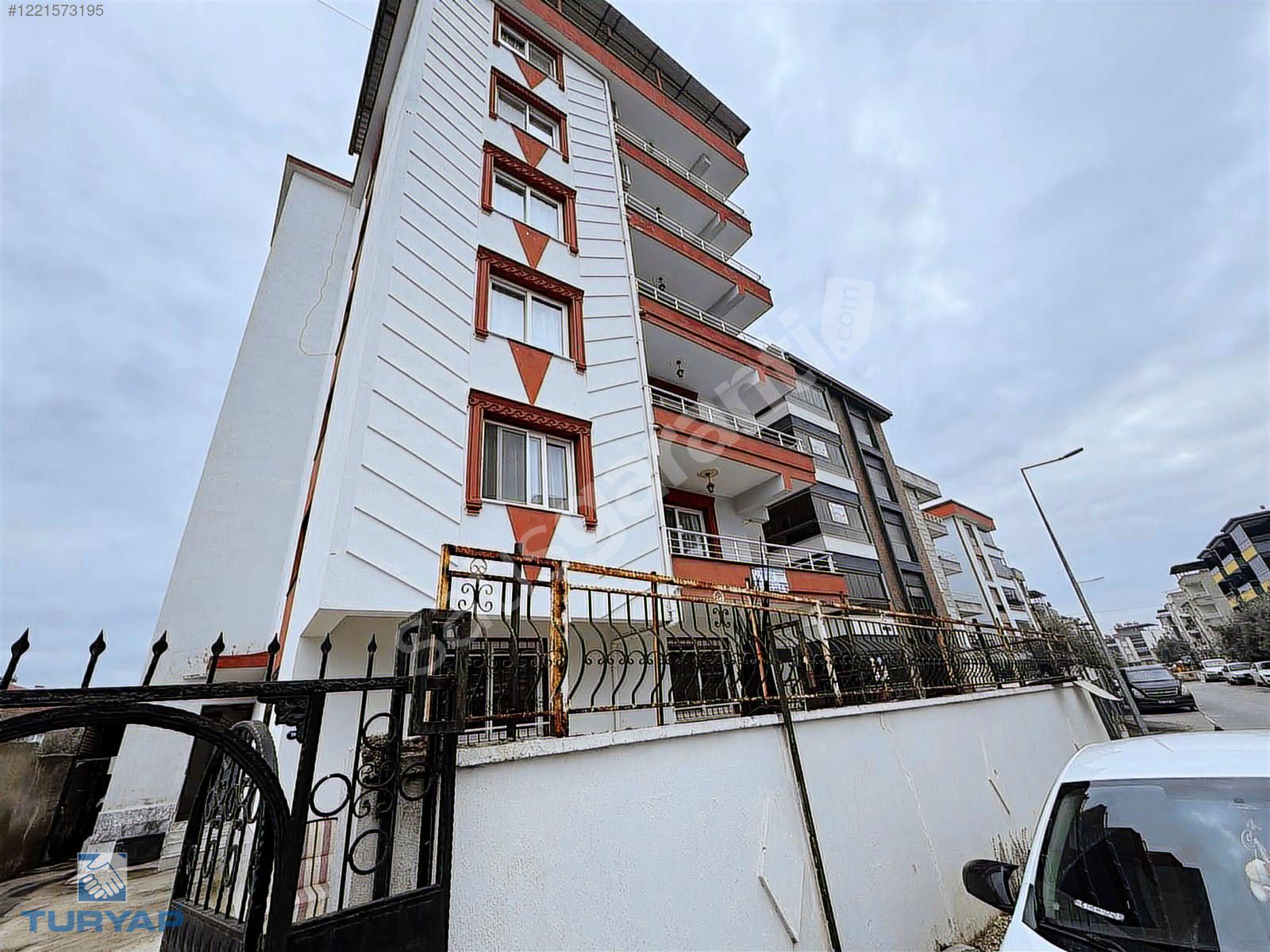 MURATBEY DE İZBAN YAKINI GENİŞ 3+1 KİRALIK DAİRE