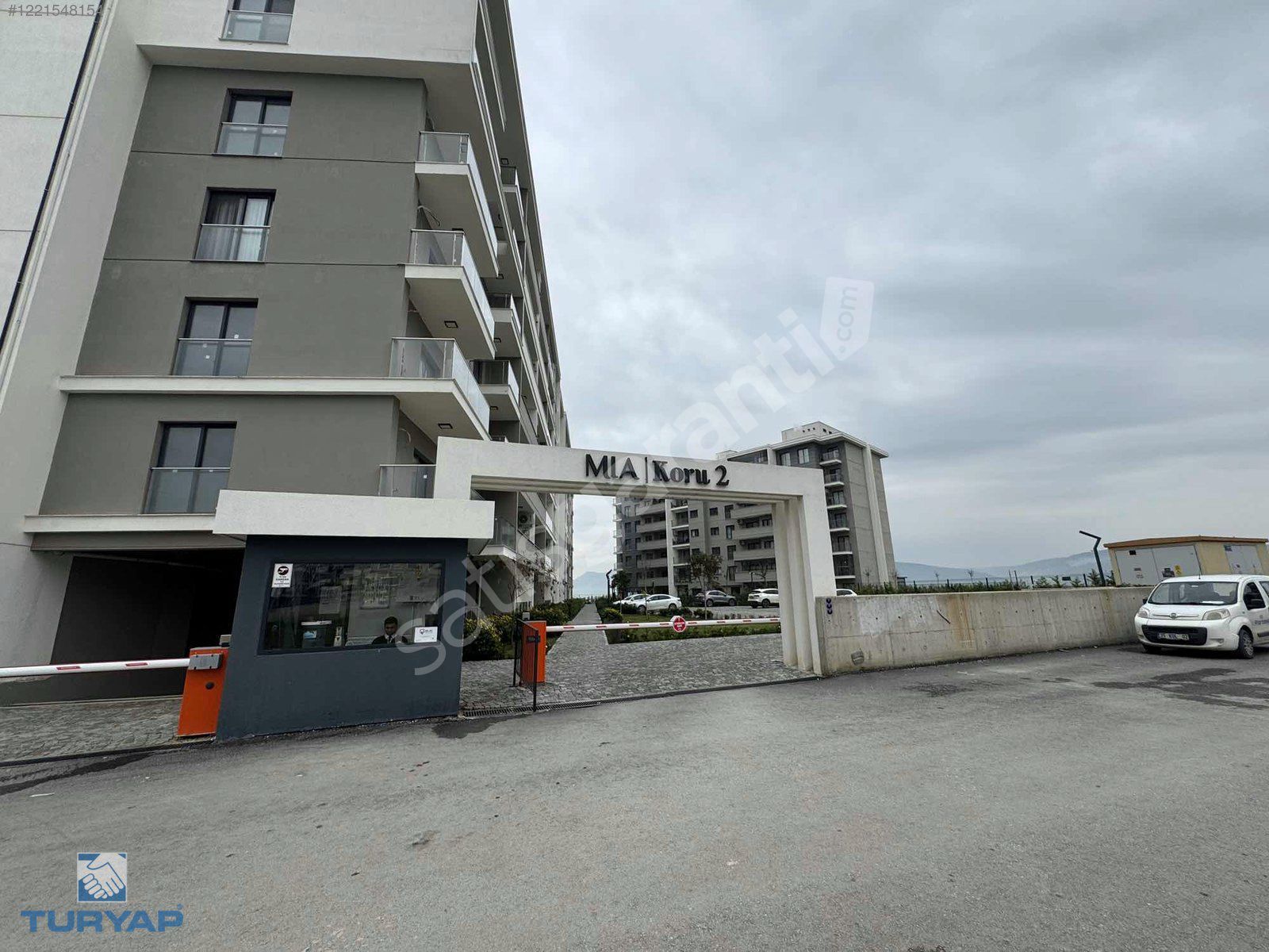 İZBAN YAKINI HAVUZLU GÜVENLİKLİ SİTEDE KİRALIK 1+1 DAİRE