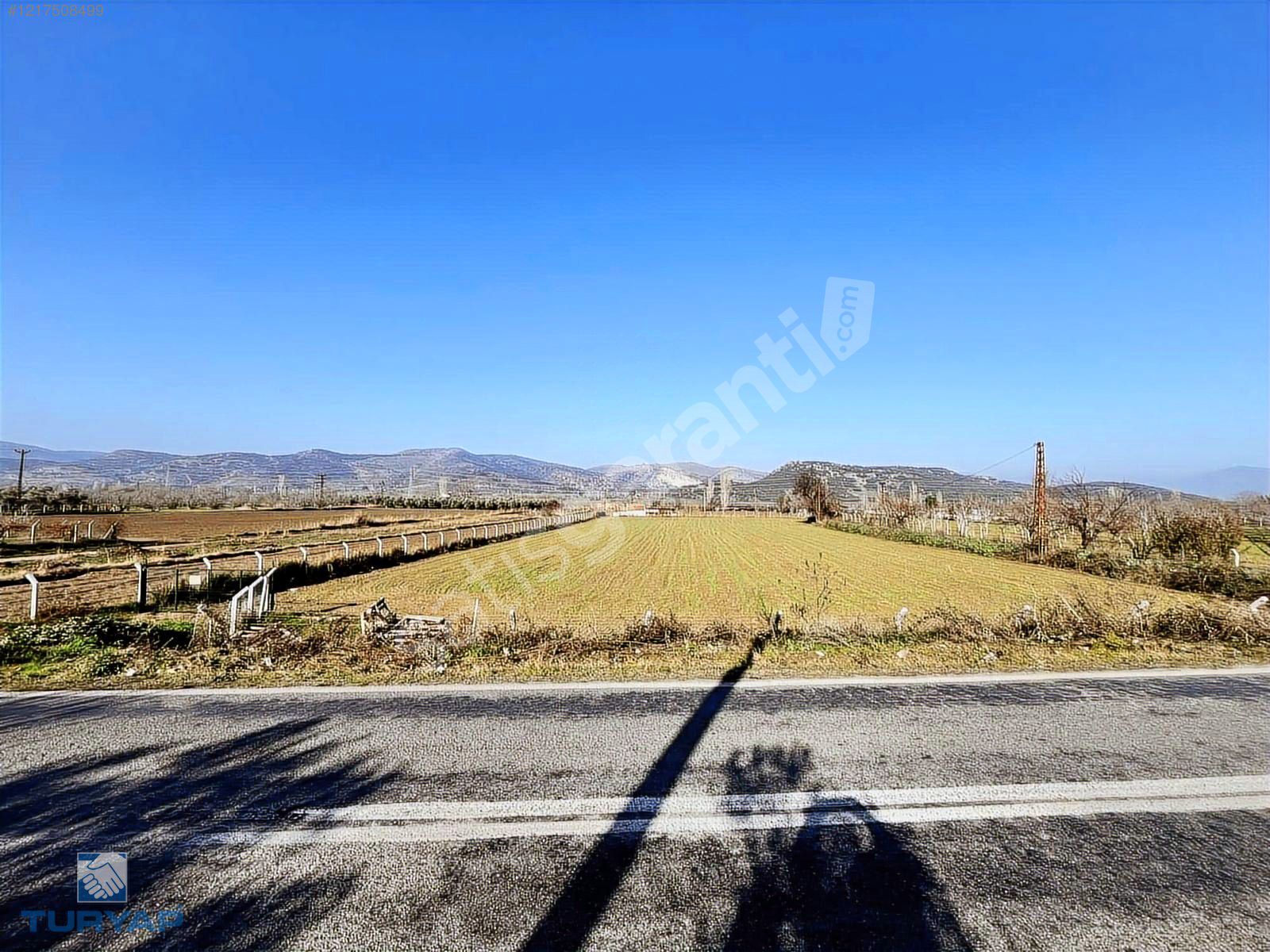 TURYAP TAN SELÇUK YOLUNA SIFIR ETRAFI ÇEVRİLİ 6832m2 TARLA
