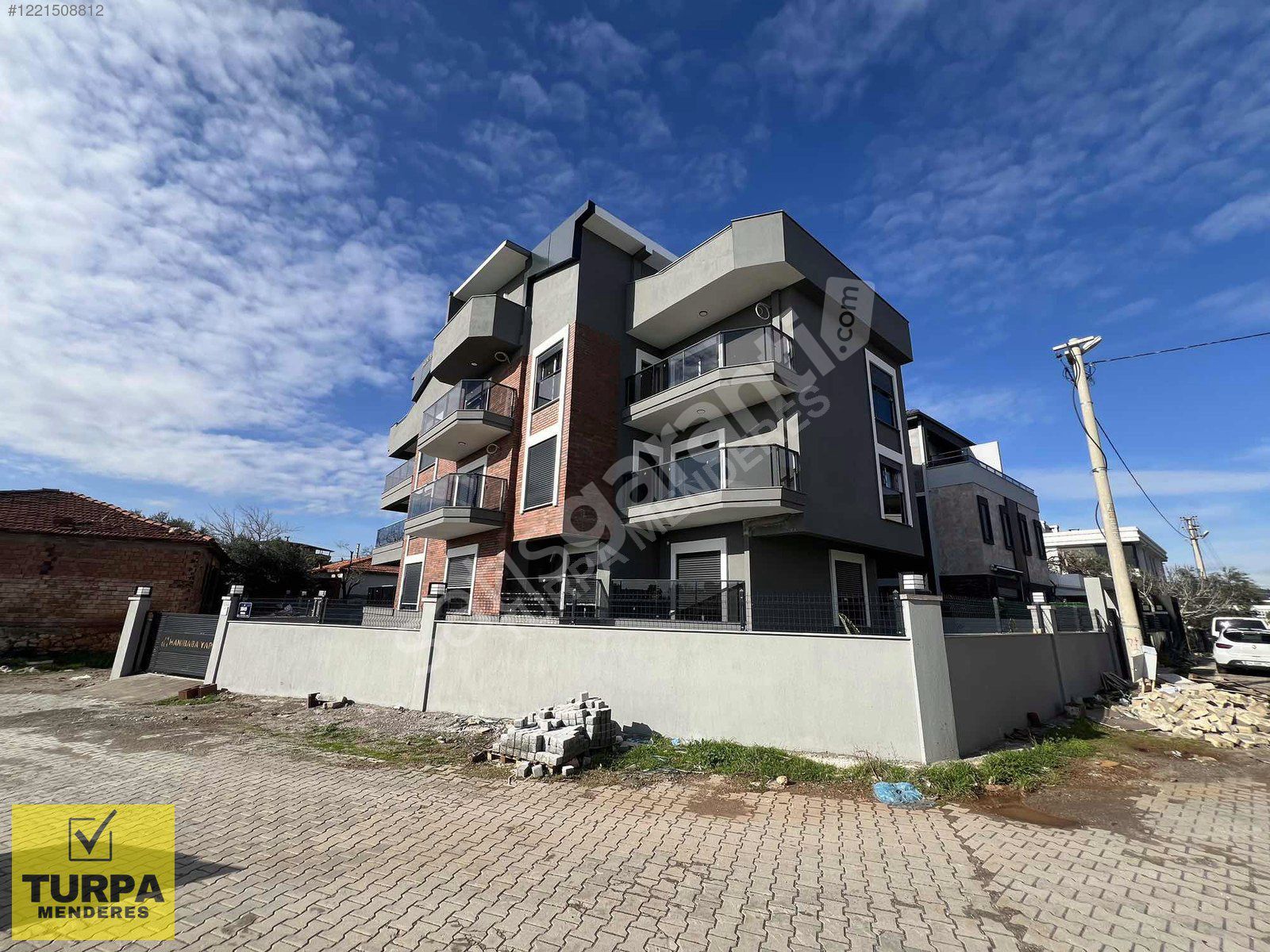MENDERES GÖRECEDE SIFIR LÜX YERDEN ISITMALI SATILIK 2+1 DAİRE