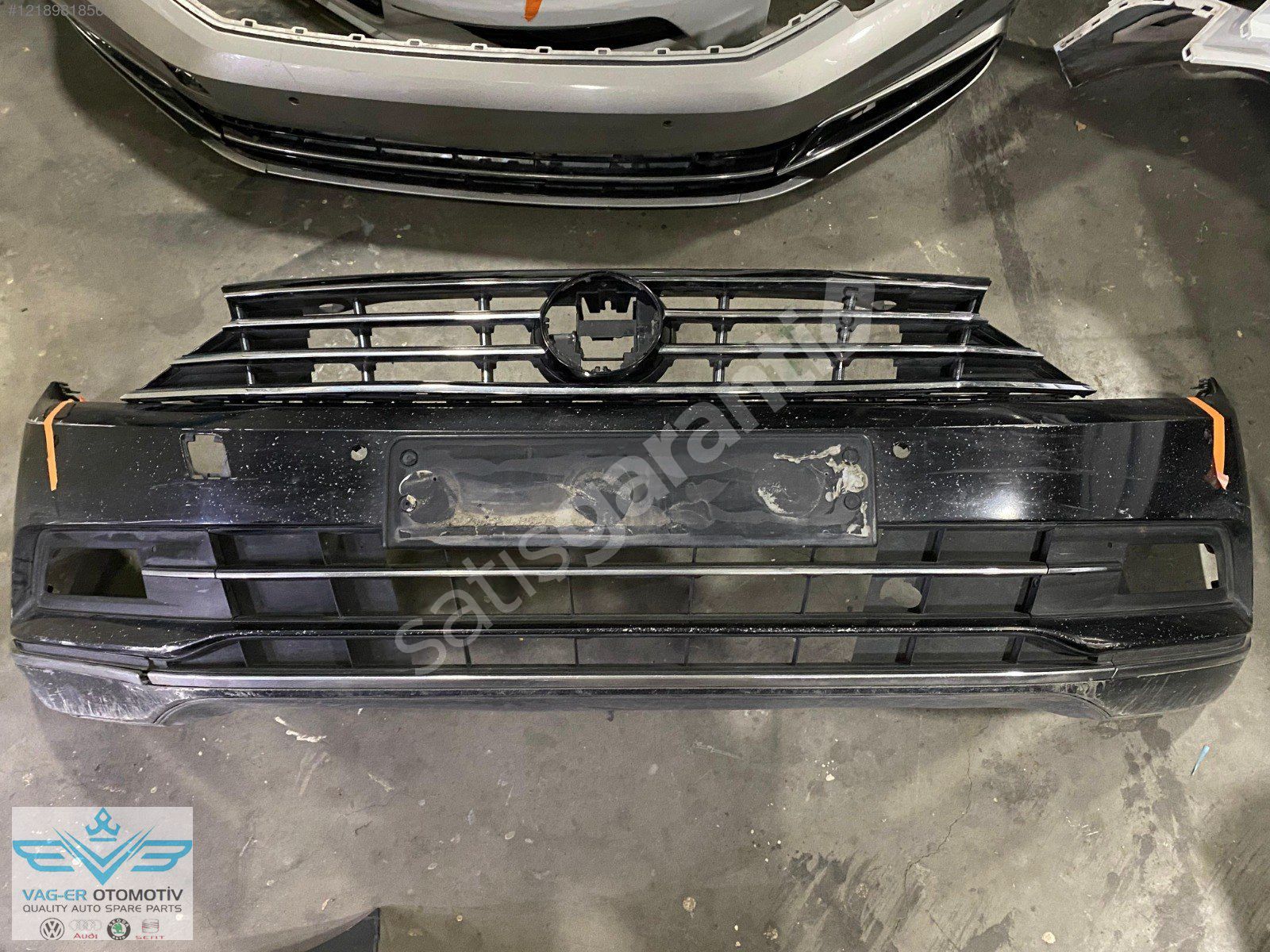 VW PASSAT B8 2018 MODEL ÖN TAMPON ORTA IZGARA SİYAH 3G0807217F