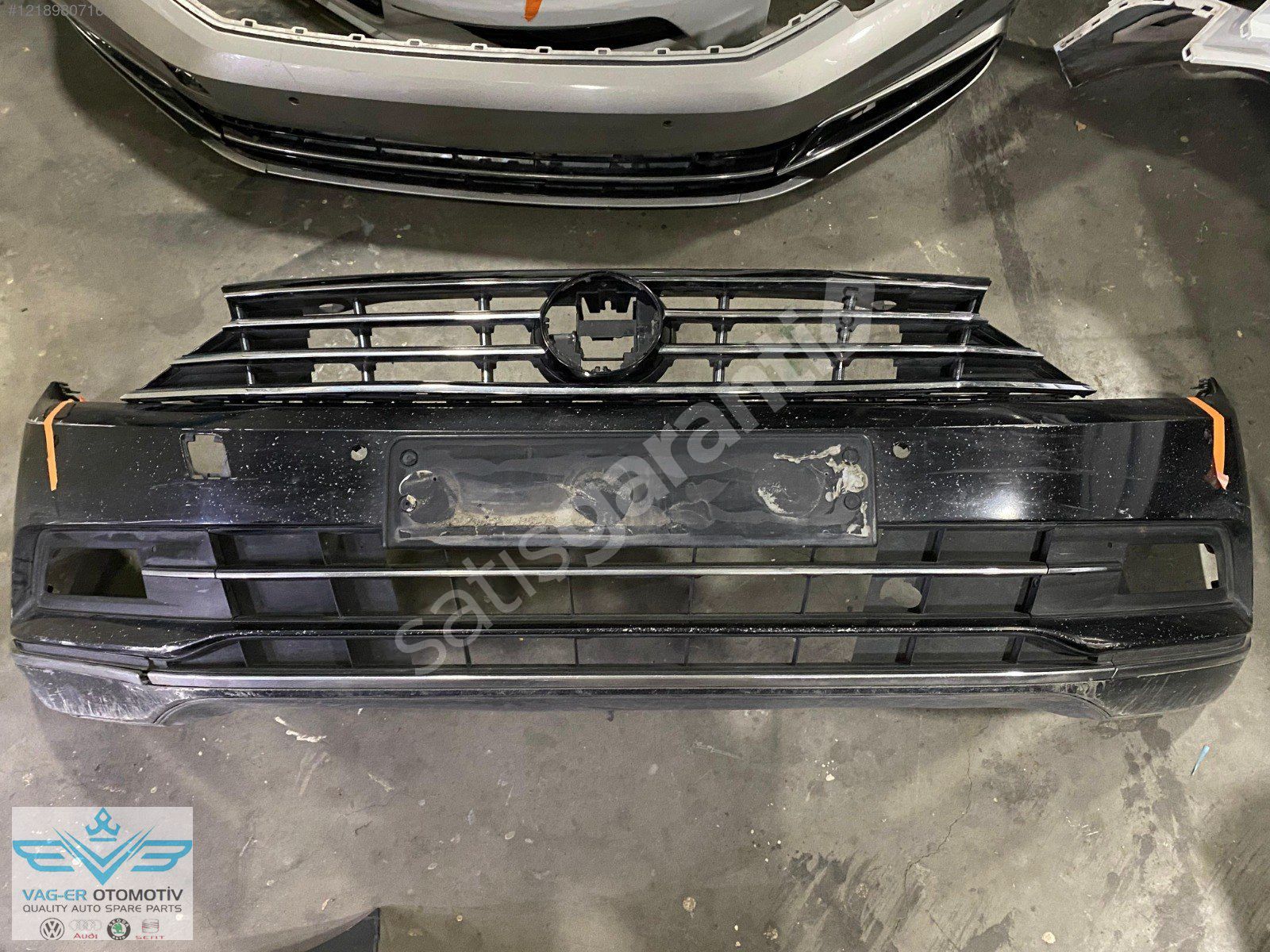 VW PASSAT B8 2015 MODEL ÖN TAMPON ORTA IZGARA SİYAH 3G0807217F