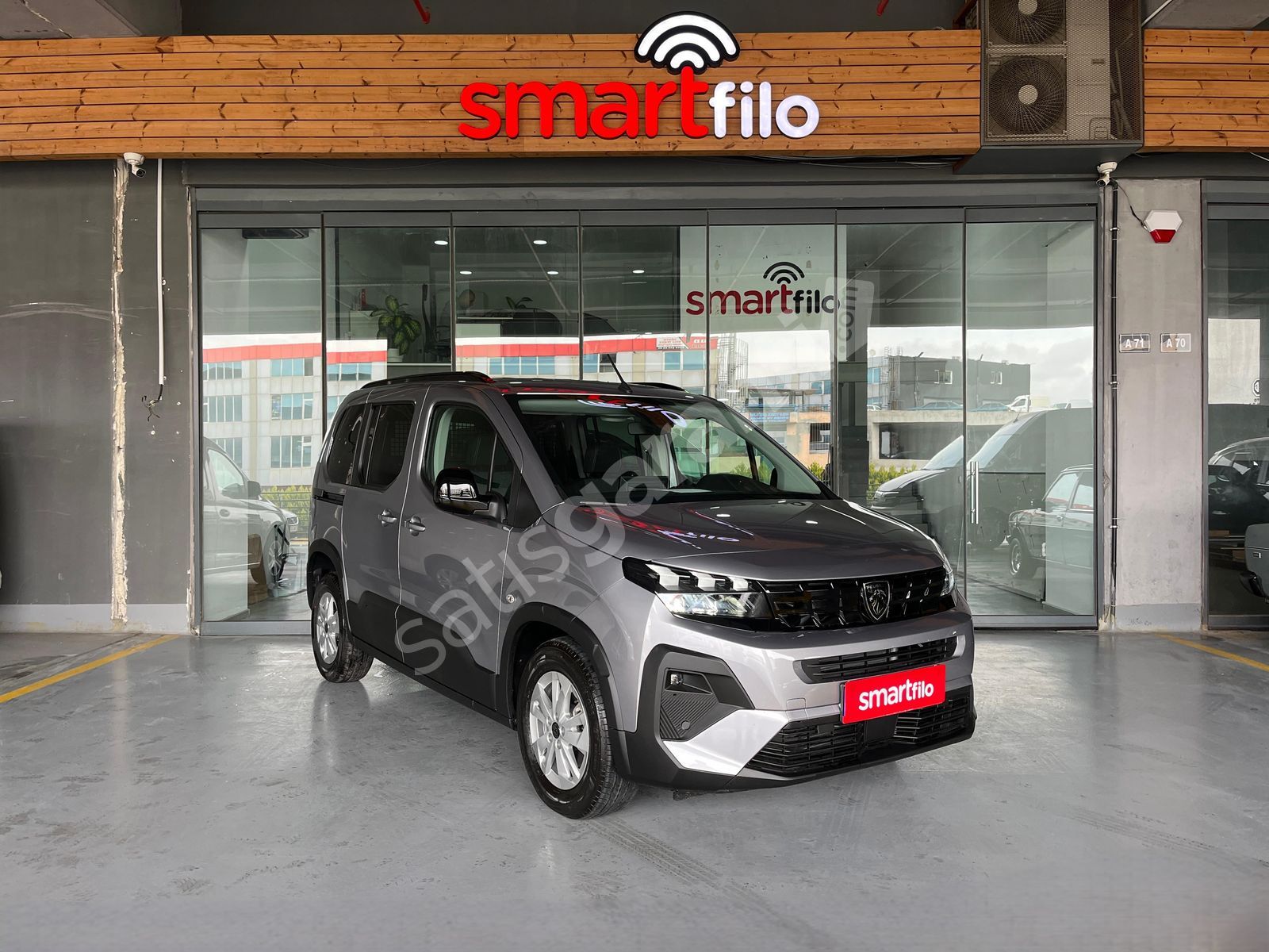 SMARTFİLO'DAN Peugeot Rifter 1.5 BlueHDI Allure