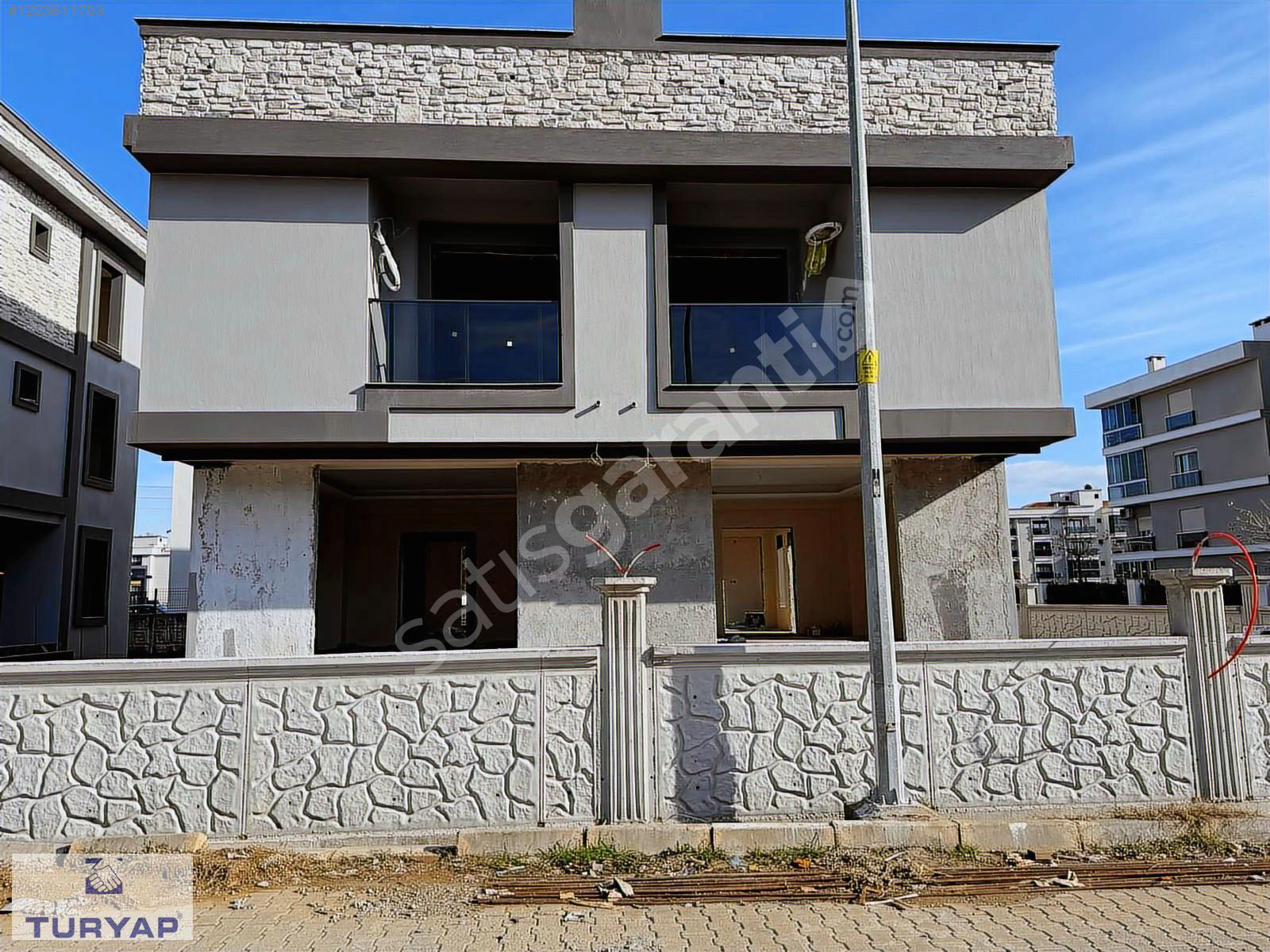 GAZİEMİR TURYAPTAN CÜNEYTBEY DE TRİPLEKS 4+1 VİLLA