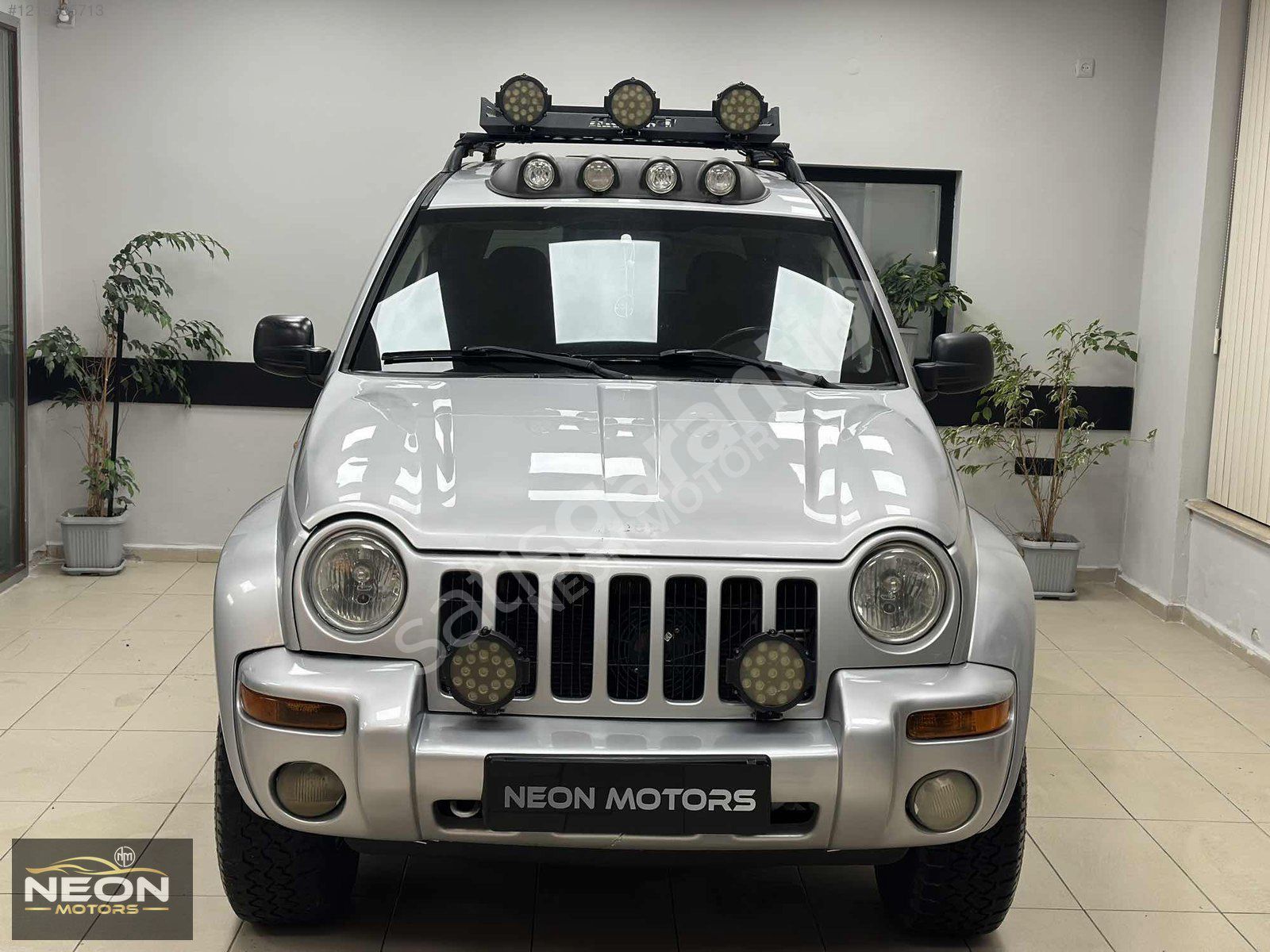 NEON MOTORS'DAN 2004 MODELCHEROKE 2.8 4X4 EMSALSİZ TEMİZLİKTE