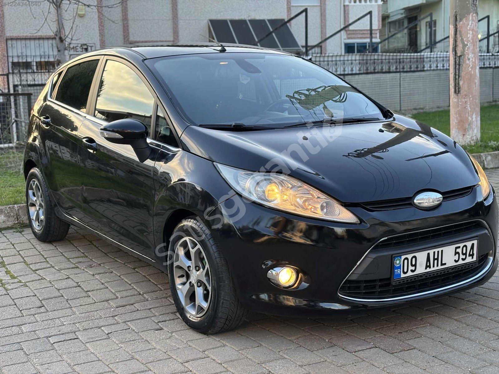 KARACARS'DAN FORD FİESTA OTOMATİK TİTANYUM DÜŞÜK KM