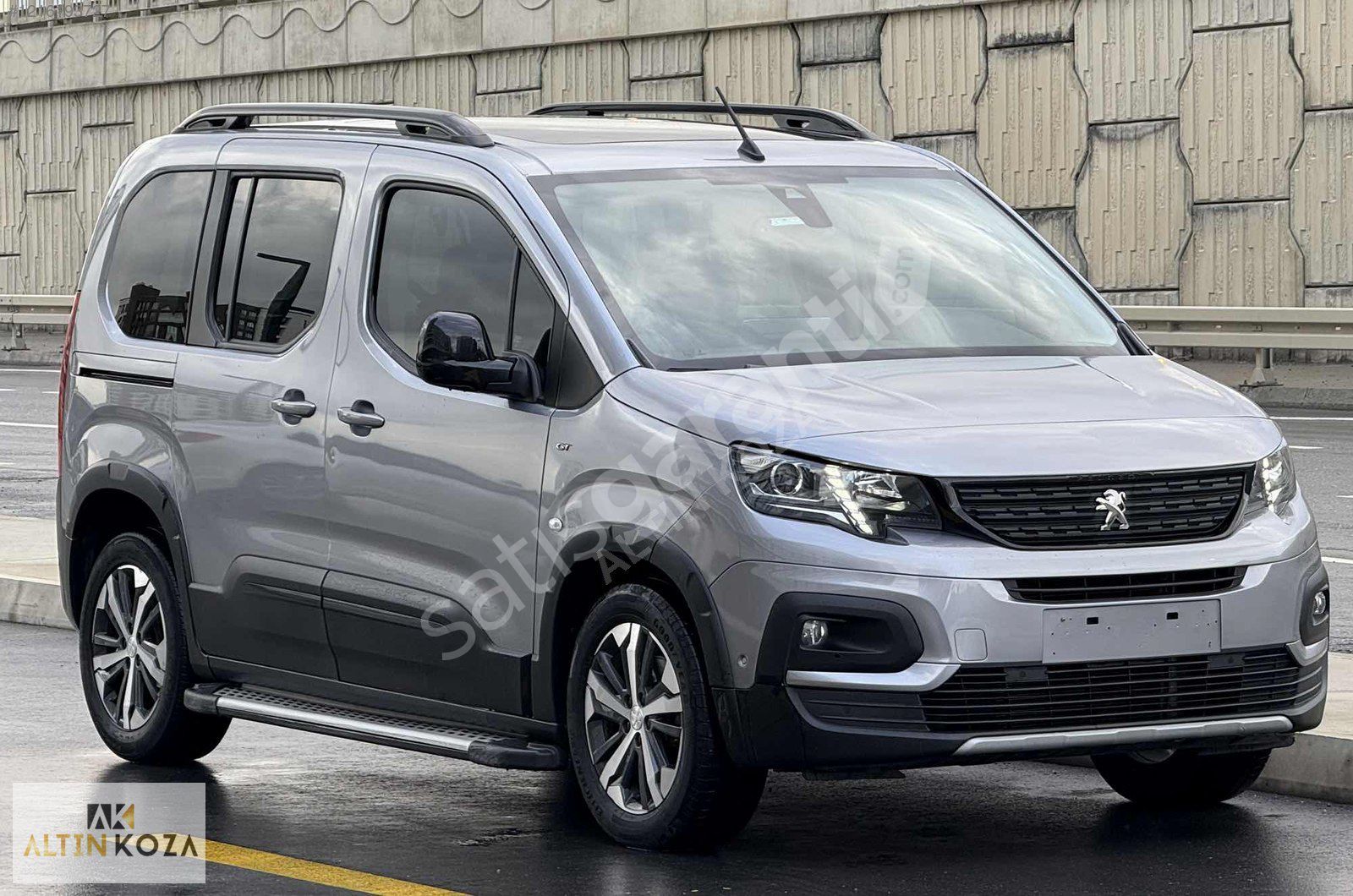 2023 PEUGEOT RİFTER GT CAM TAVAN YETKİLİ SERVİS BAKIMLI.