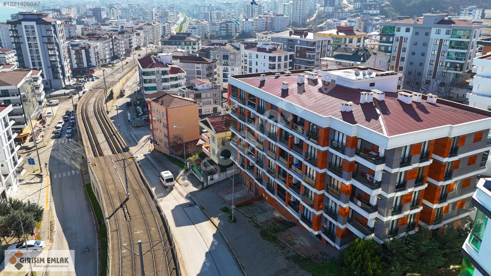 TRAMVAYA CEPHE SAHİLE YAKIN EŞYALI 2+1 SATILIK DAİRE