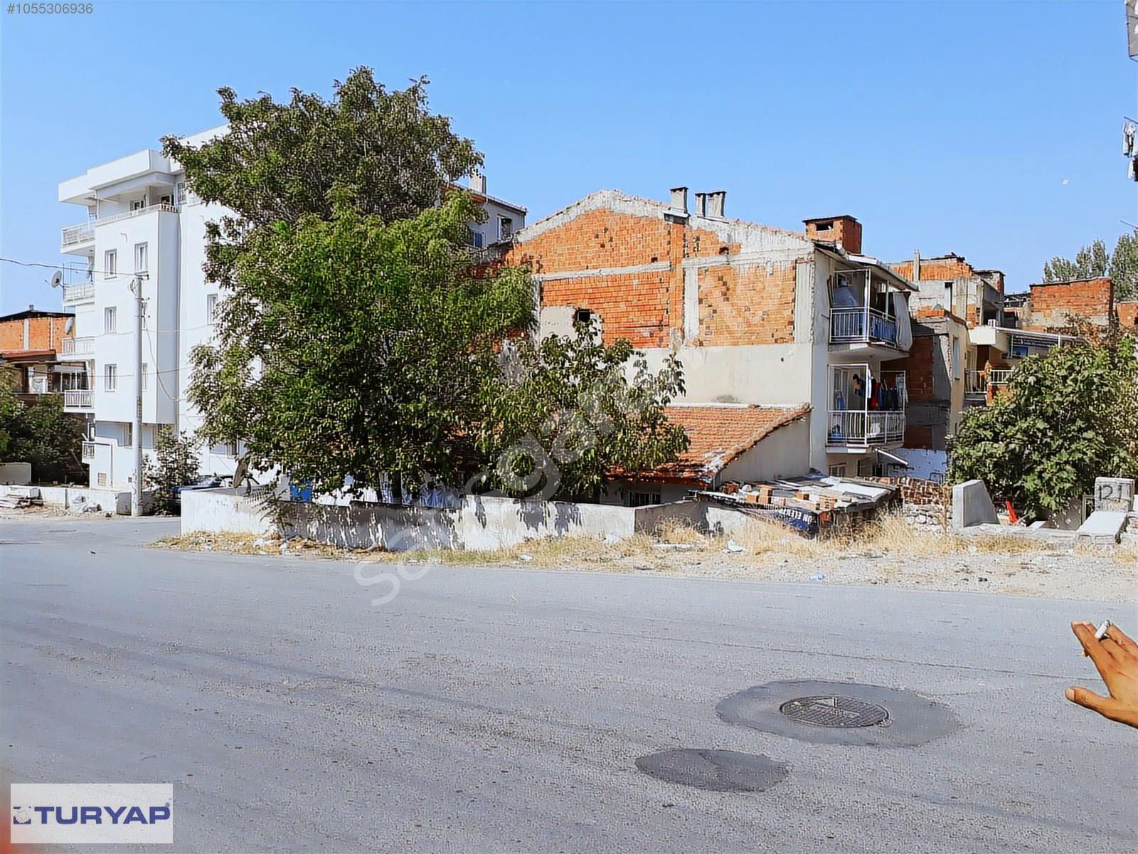 BORNOVA ERGENE MAH. KÖŞE PARSEL 1/2 HİSSELİ İMARLI SATILIK ARSA