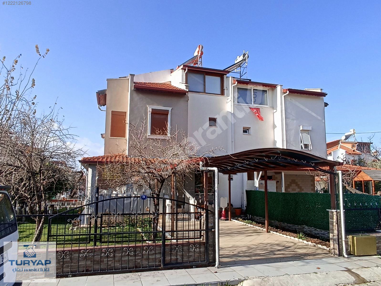Dikili İsmetpaşa Mahallesi'nde Satılık 4+1 Lüks Villa