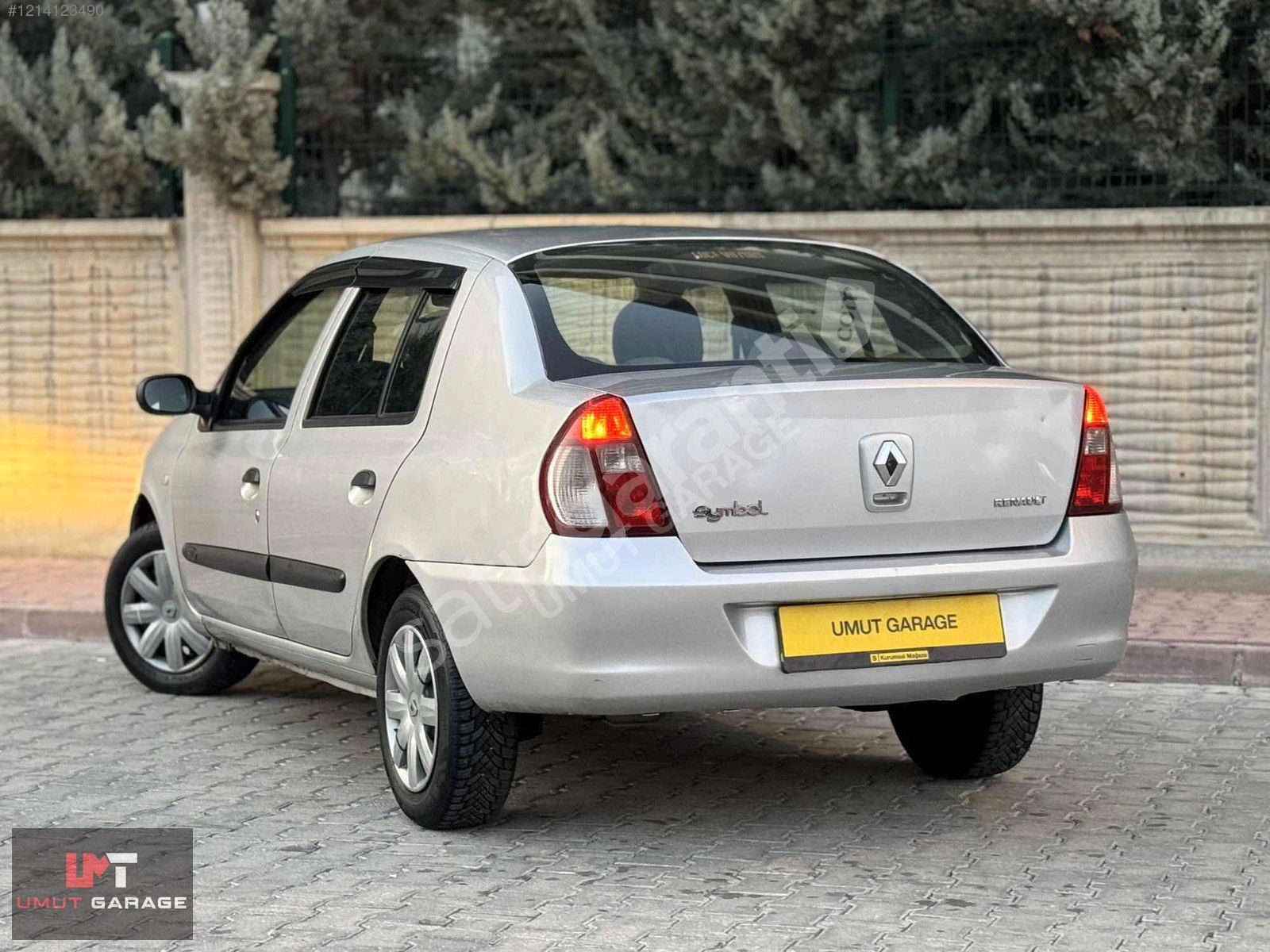 UMUT GARAGE'DEN DEĞİŞENSİZ 2.5 PARÇA BOYALI CLIO K.K. 12 Taksit
