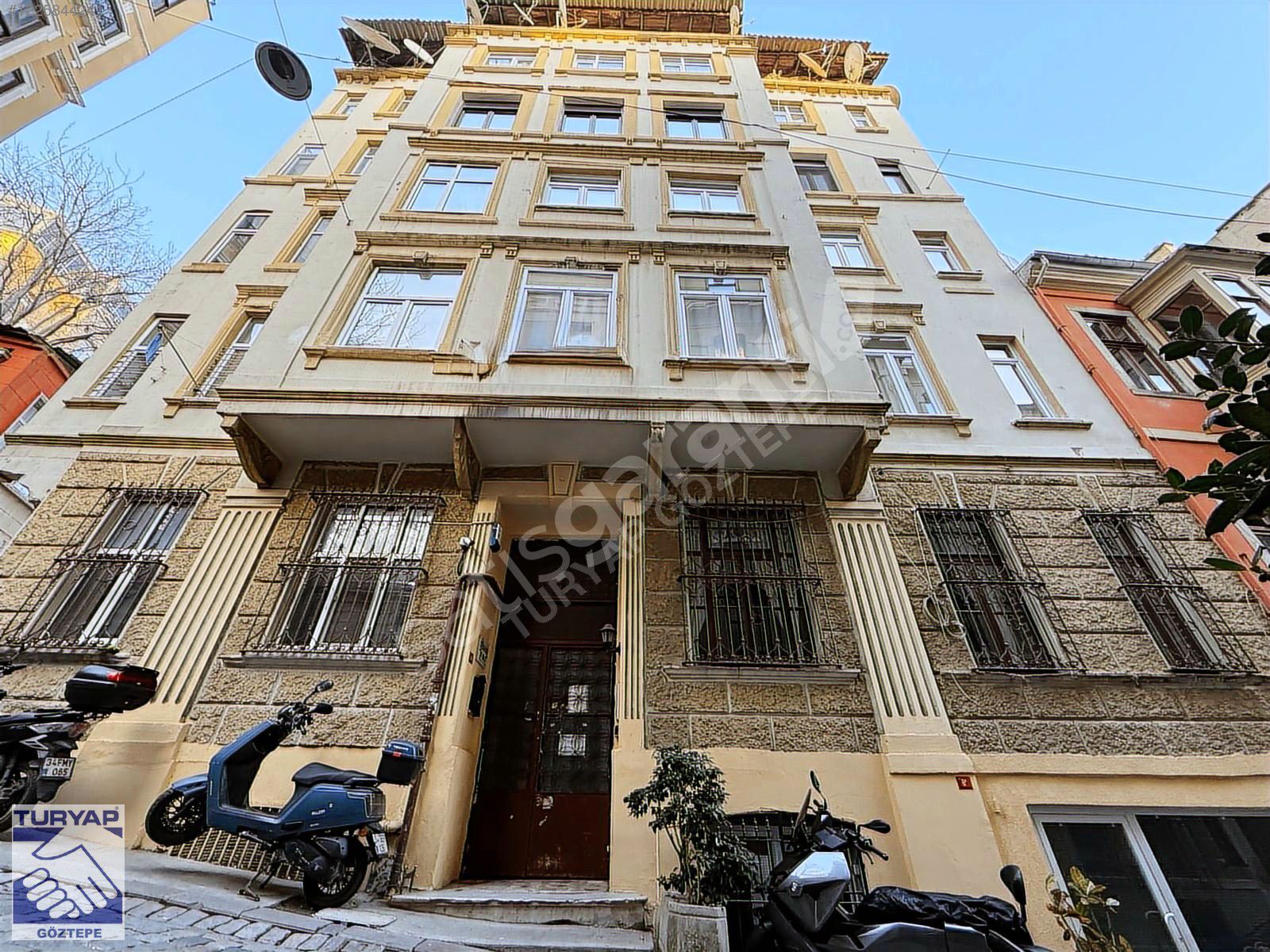 TURYAP GÖZTEPE DEN BEYOĞLU NDA TARİHİ DOKULU 2+1 SATILIK DAİRE