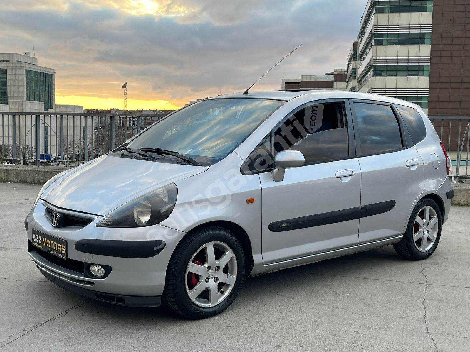 AZZ MOTORS ' DAN 2003 MODEL HONDA JAZZ 1.4 TEMİZ VE BAKIMLI 