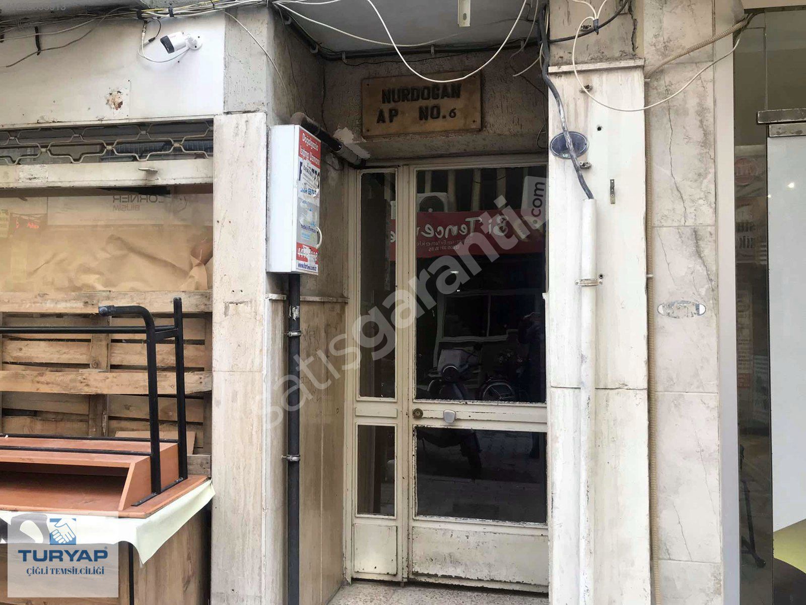 Karşıyaka Donanmacı Mahalles'inde 2+1 Eşyalı Kiralık Daire