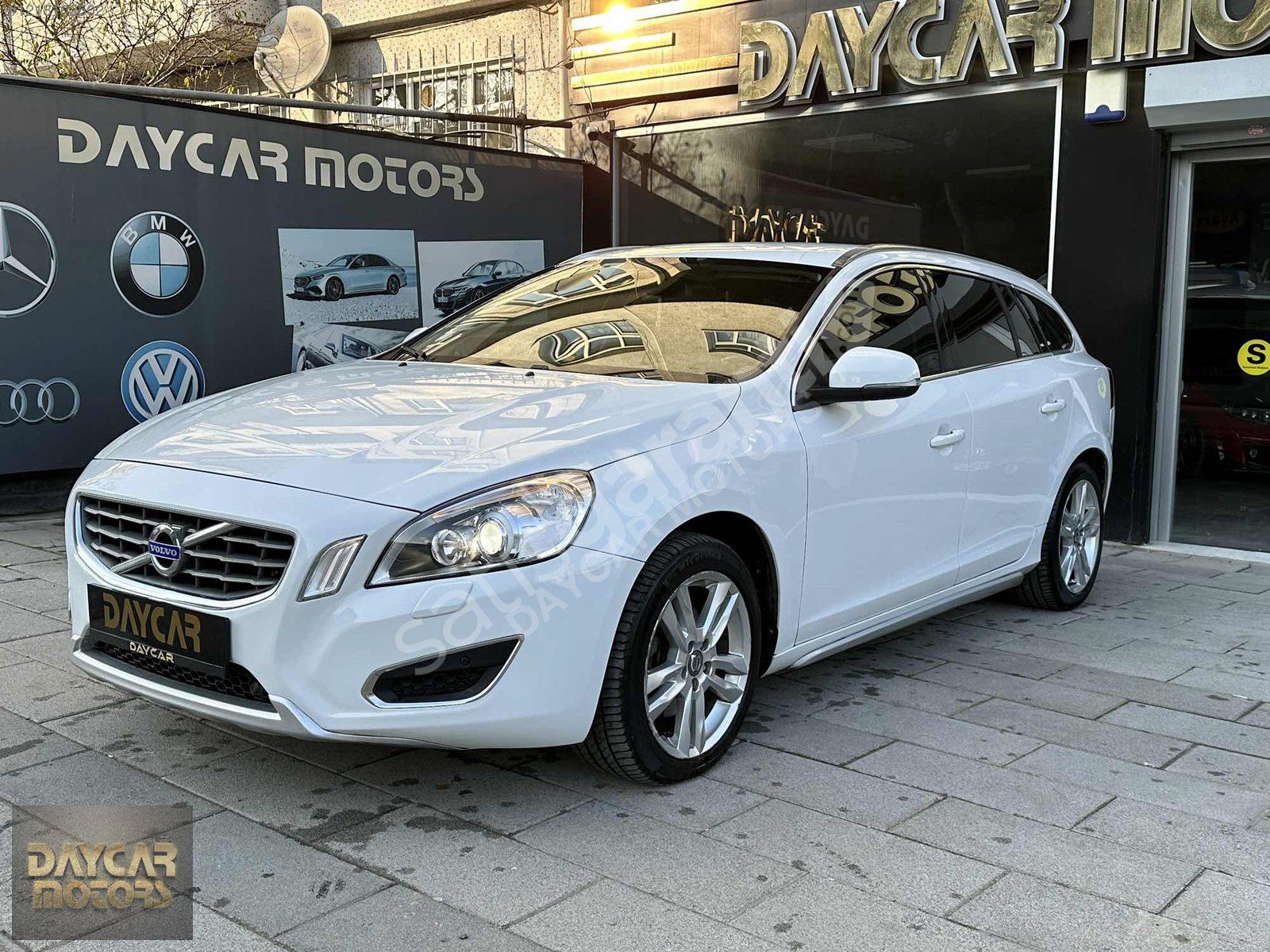 DAYCAR MOTORS VOLVO V60 2.0 D3 2011 MODEL