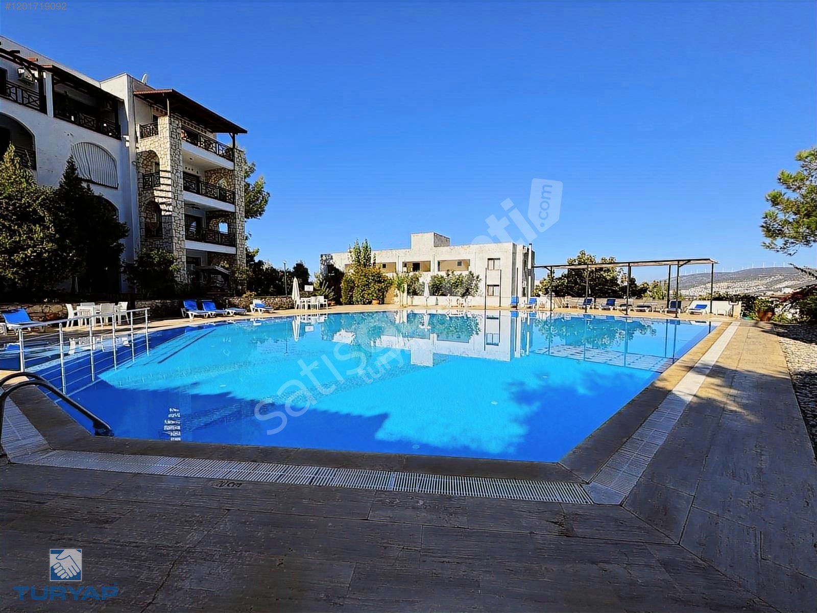 AKBÜKTE SATILIK MUHTEŞEM MANZARALI VE BAHÇELİ 2+1 EŞYALI DAİRE