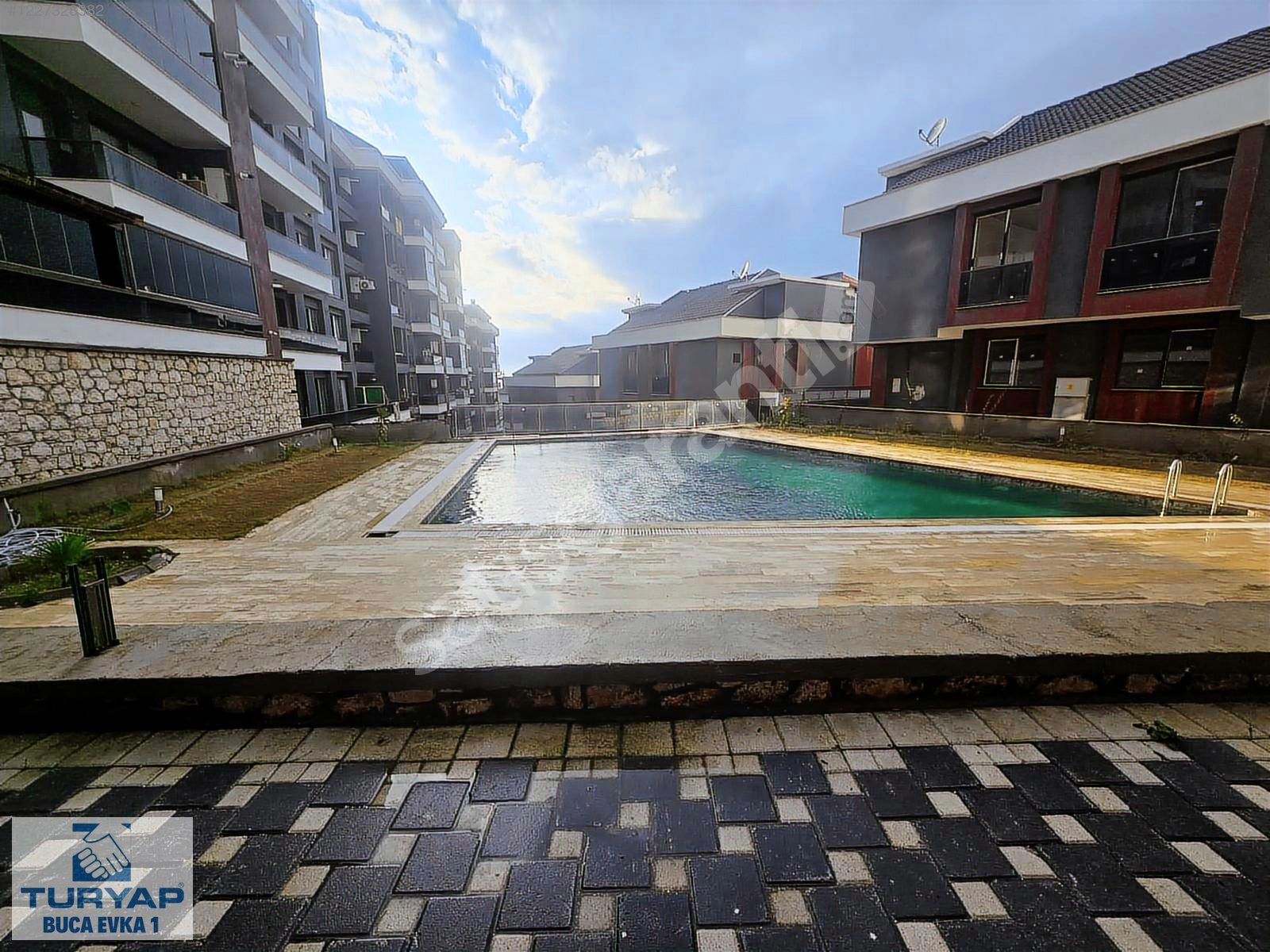 Turyaptan Havuzlu Sitede 2+1 3 Cepheli Manzaralı Satılık Daire