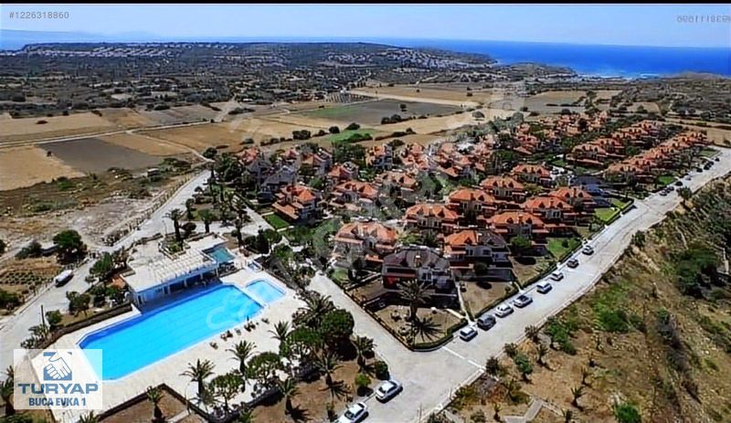Çeşme'de Pırlanta Plajı Yakını 4+1 Satılık Tripleks Villa
