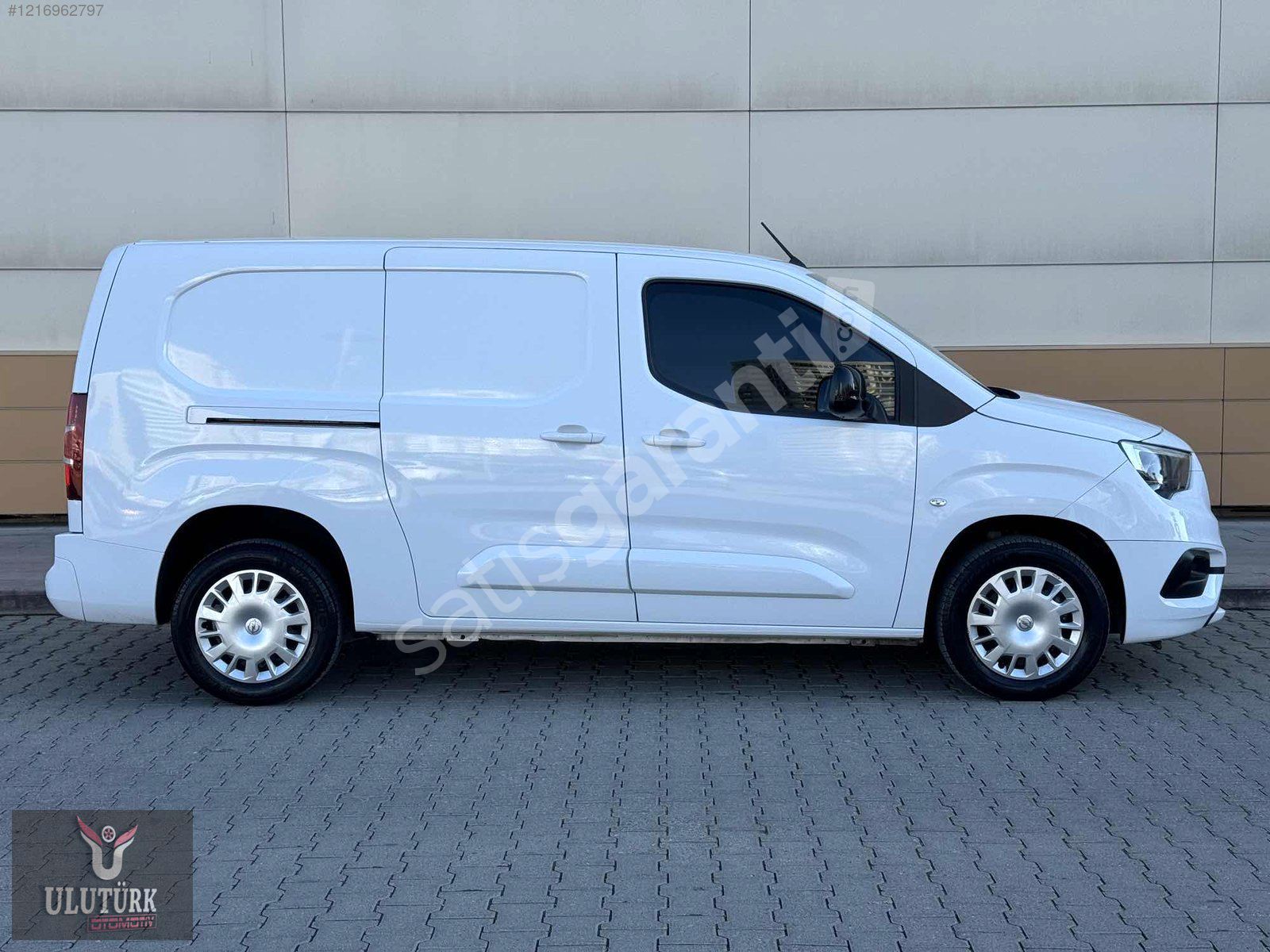 ULUTÜRK MOTORLU ARAÇLAR'DAN 2023 OPEL CARGO 1.5 ELEGANCE XL