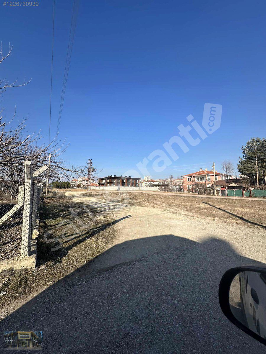 RUHSATA AÇIK 385m2 ARSA