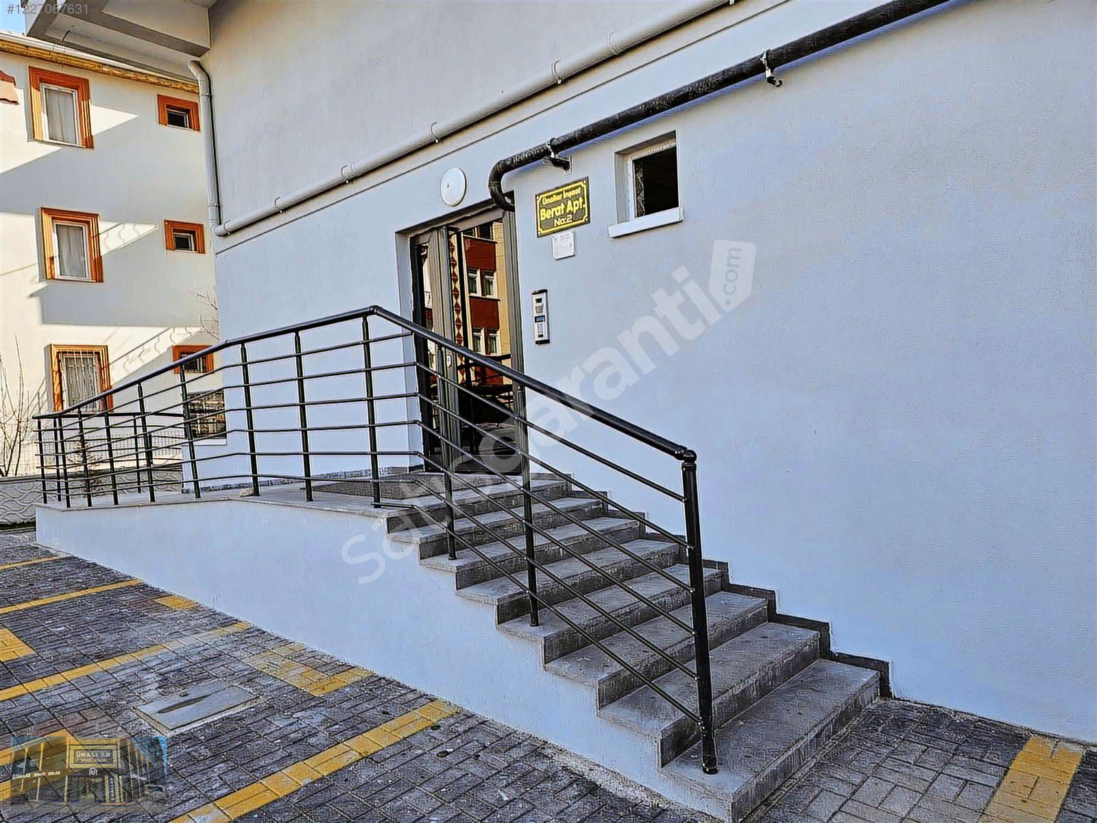 Yüksek Giriş Hesaplı 1+1 Geniş Daire Çift Balkon