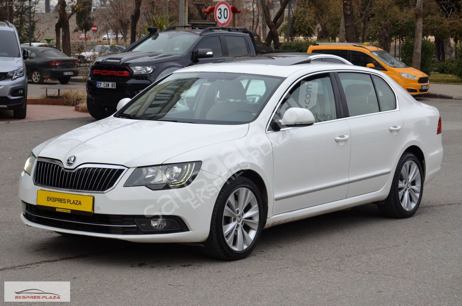 EKSPRES PLAZA'DAN 2015 SKODA SÜPERB 1.6 TDI PRESTİGE SUNROOFLU