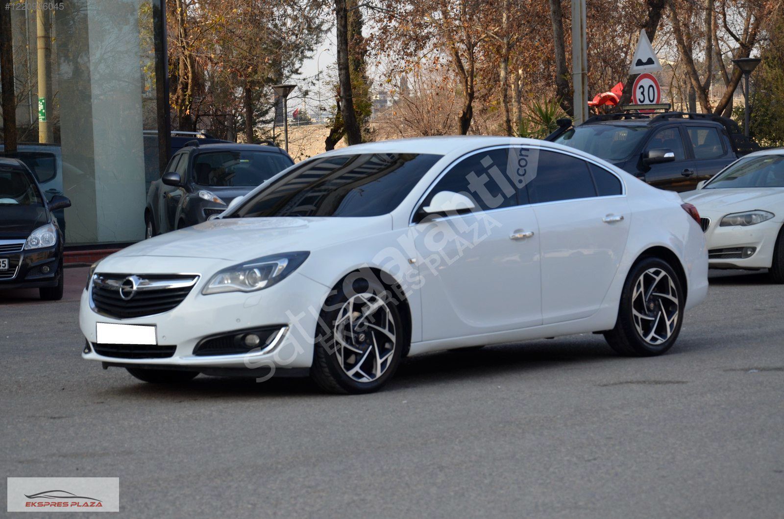 EKSPRES PLAZA'DAN 2015 OPEL İNSİGNİA 1.6 CDTI COSMO