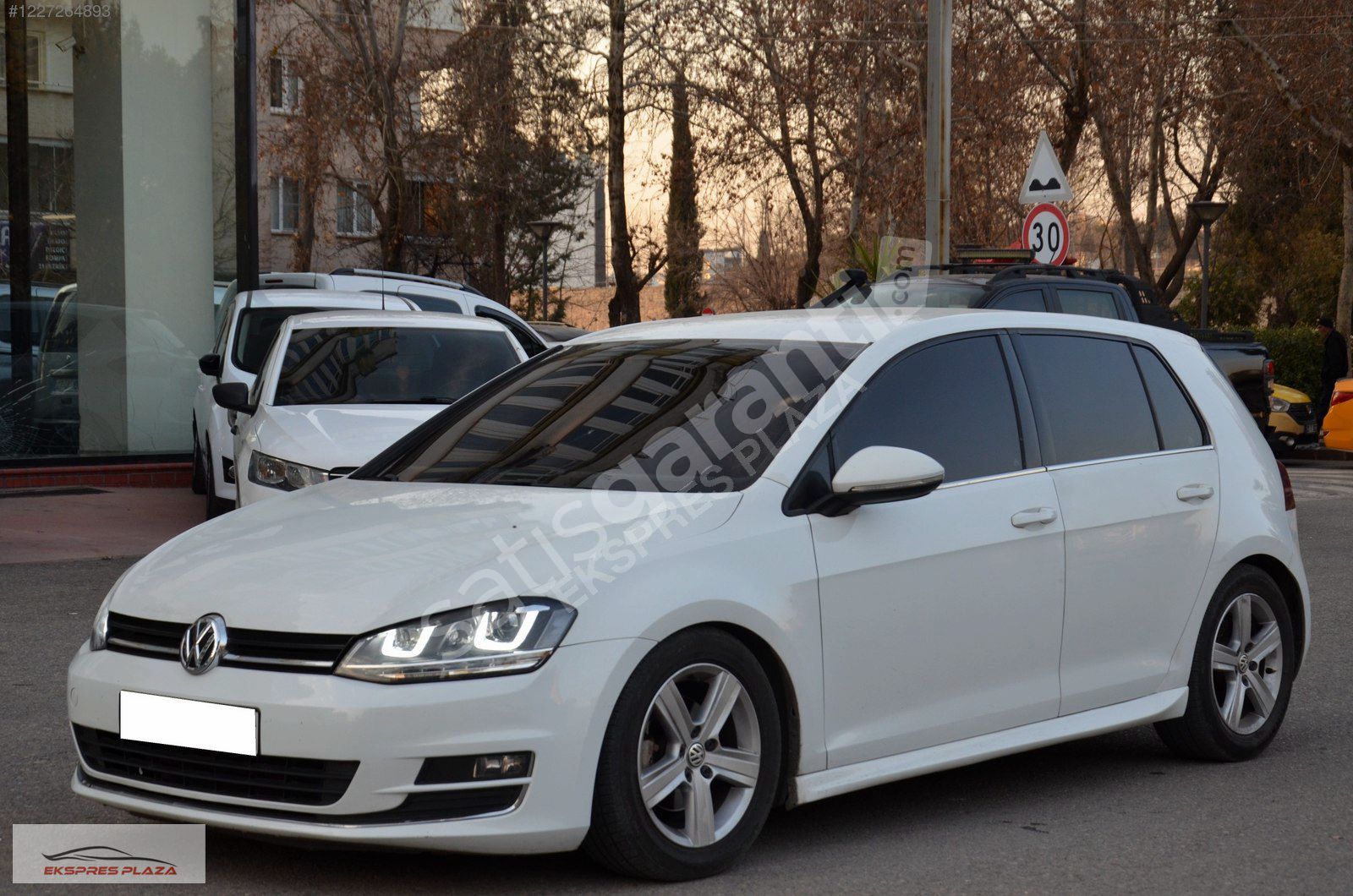 EKSPRES PLAZA'DAN 2016 VW GOLF 1.6 TDI MİDLINE PLUS EKSTRALI