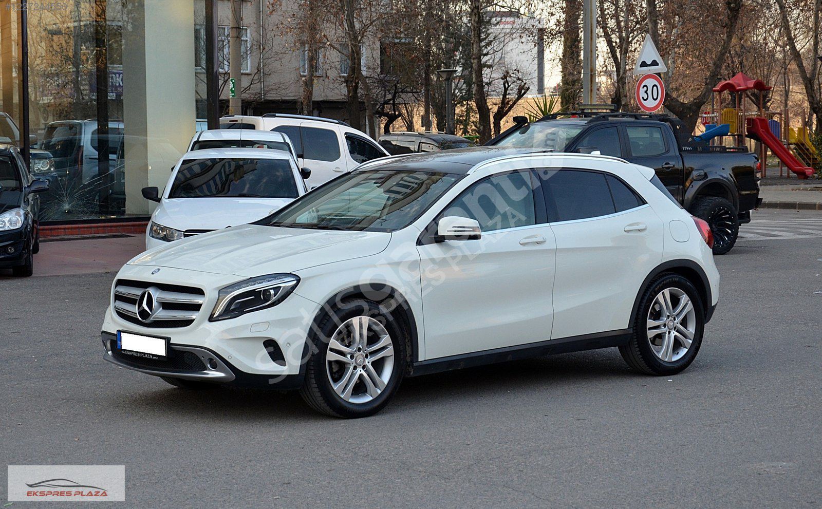 EKSPRES PLAZA'DAN 2015 MERCEDES GLA 180 CDI URBAN