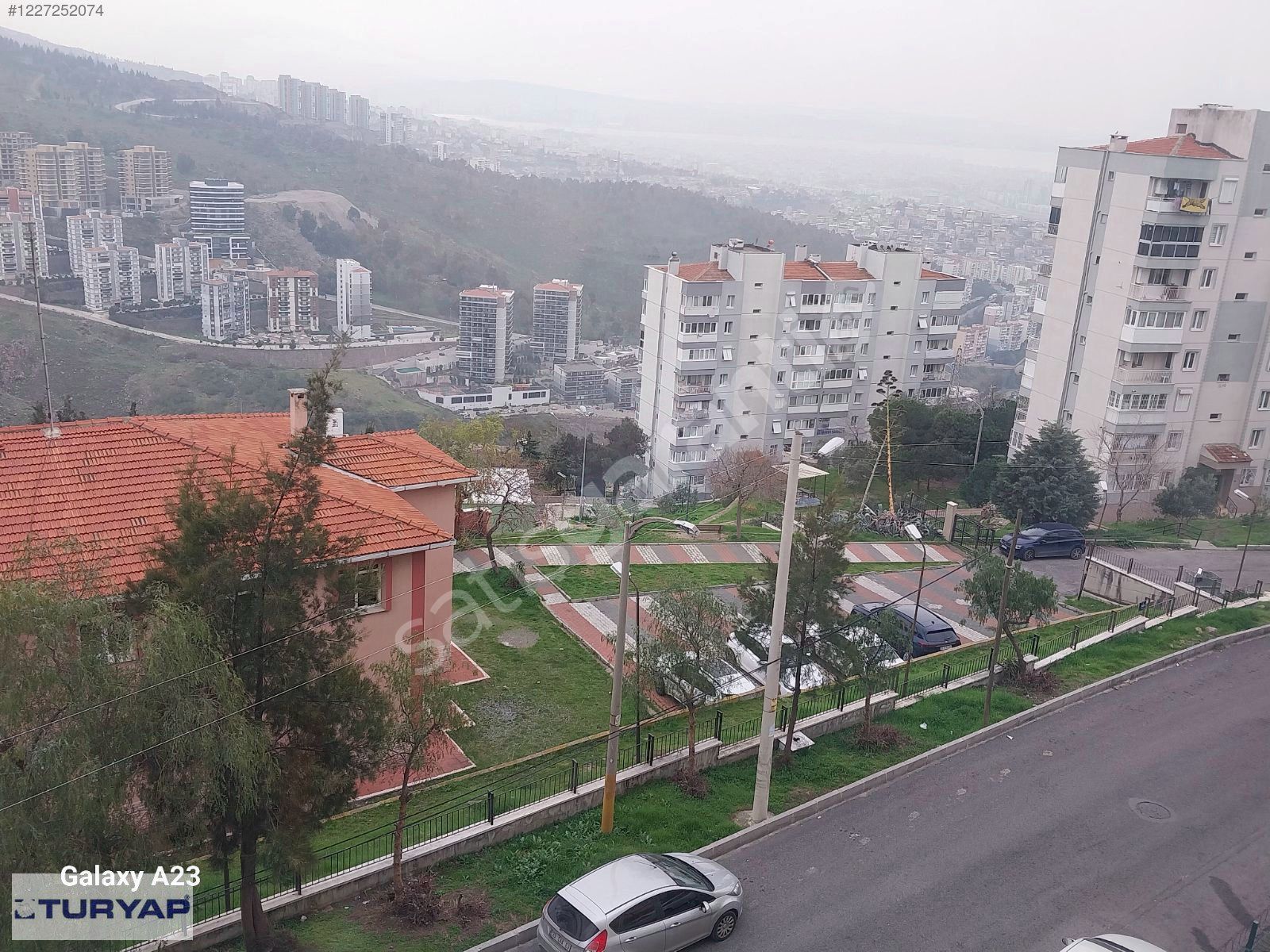 Çiğli İzkent'te Manzaralı Güvenlikli Sitede 1+1 Satılık