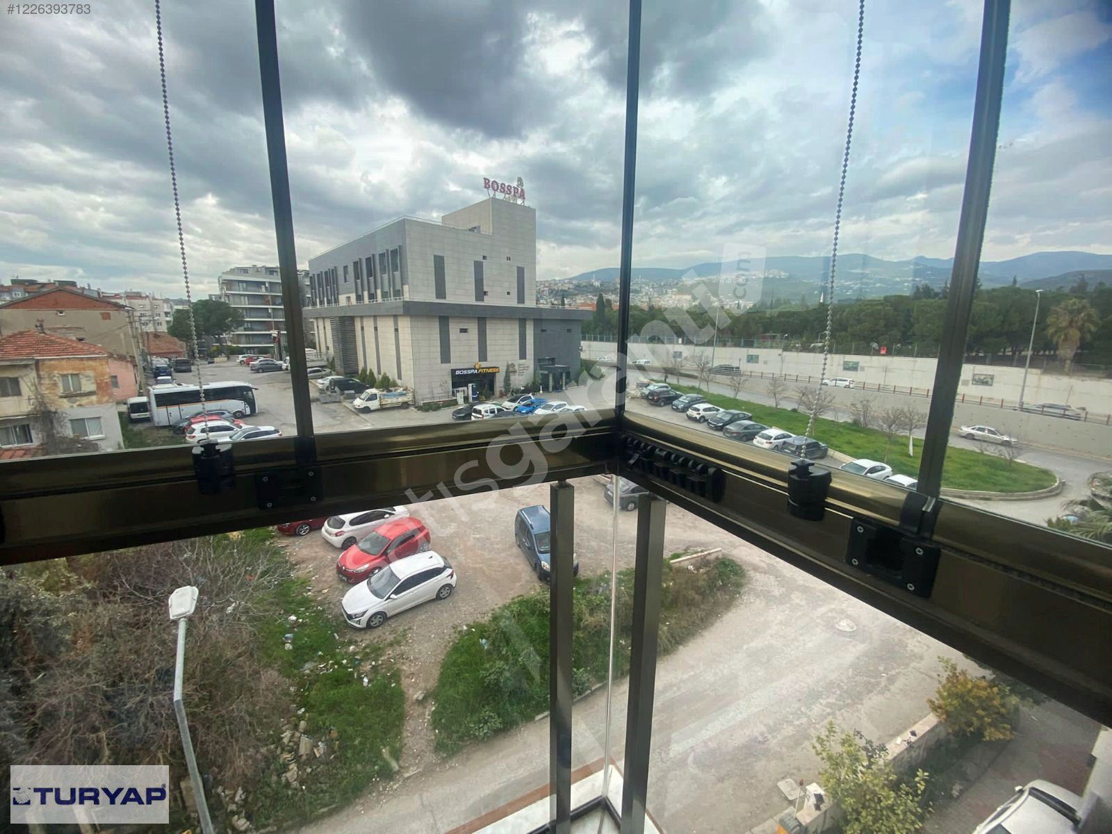 Bornova Merkez de Yeni Binada 2+1 Doğalgazlı Satılık Daire
