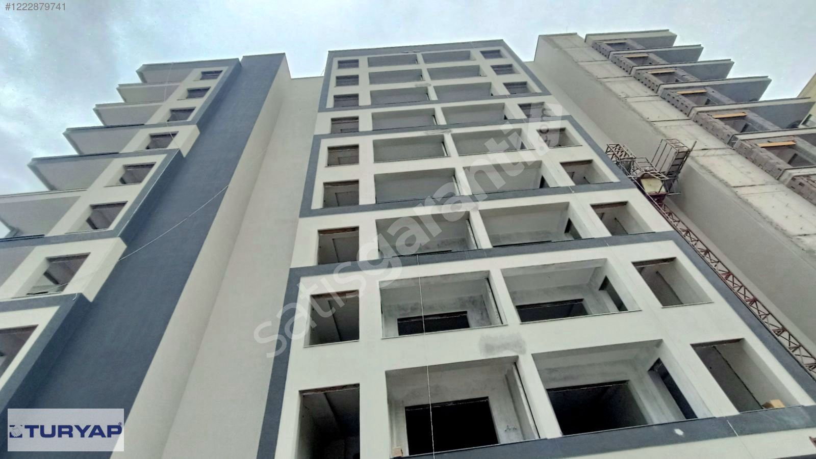 Bayraklı Mansuroğlunda Cadde Üzerinde Sıfır 3+1 Satılık Daire