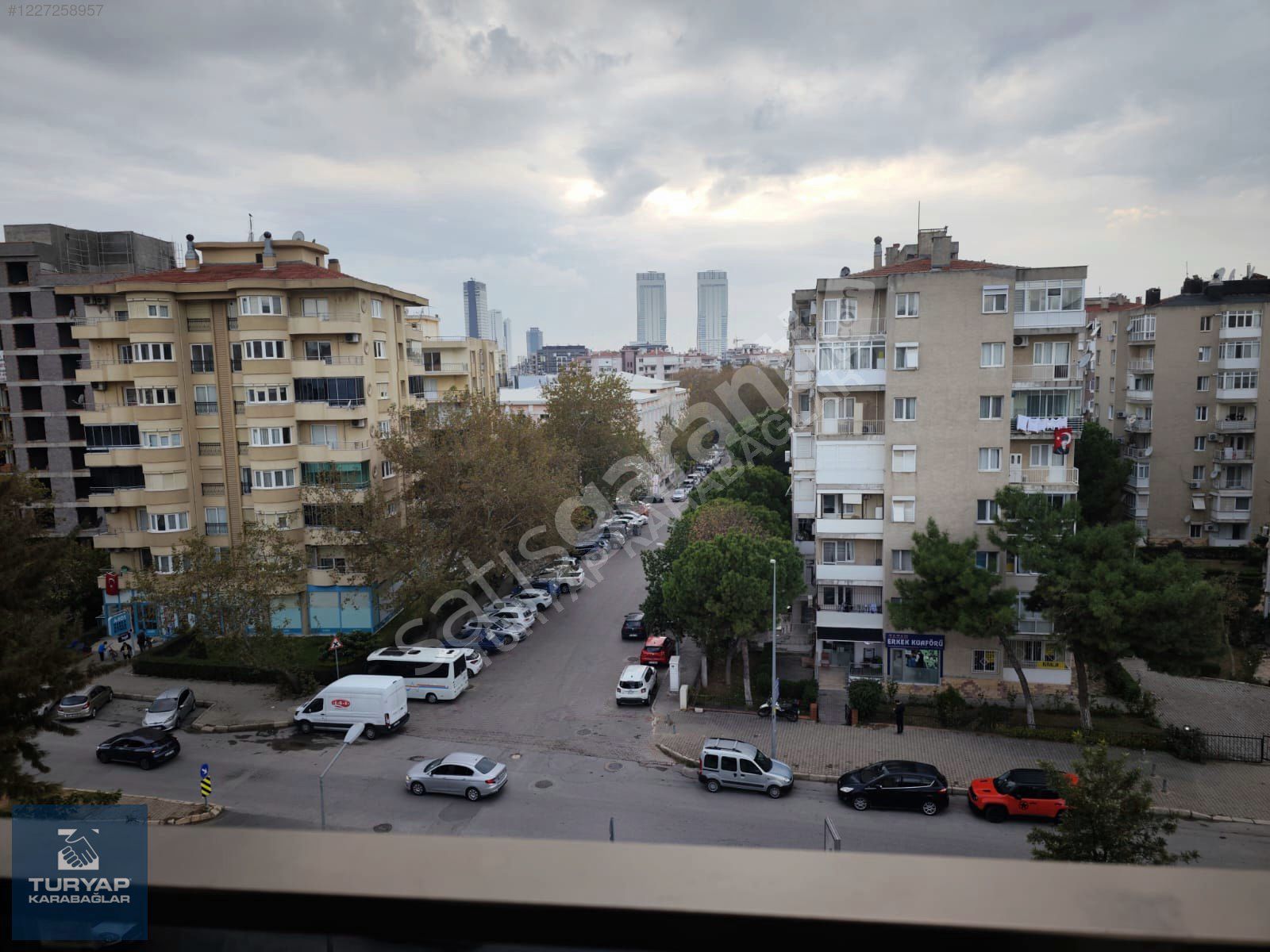 Turyap'tan Mansuroğlu'da Ara Kat Köşe Konumda Otoparklı 2+1Daire