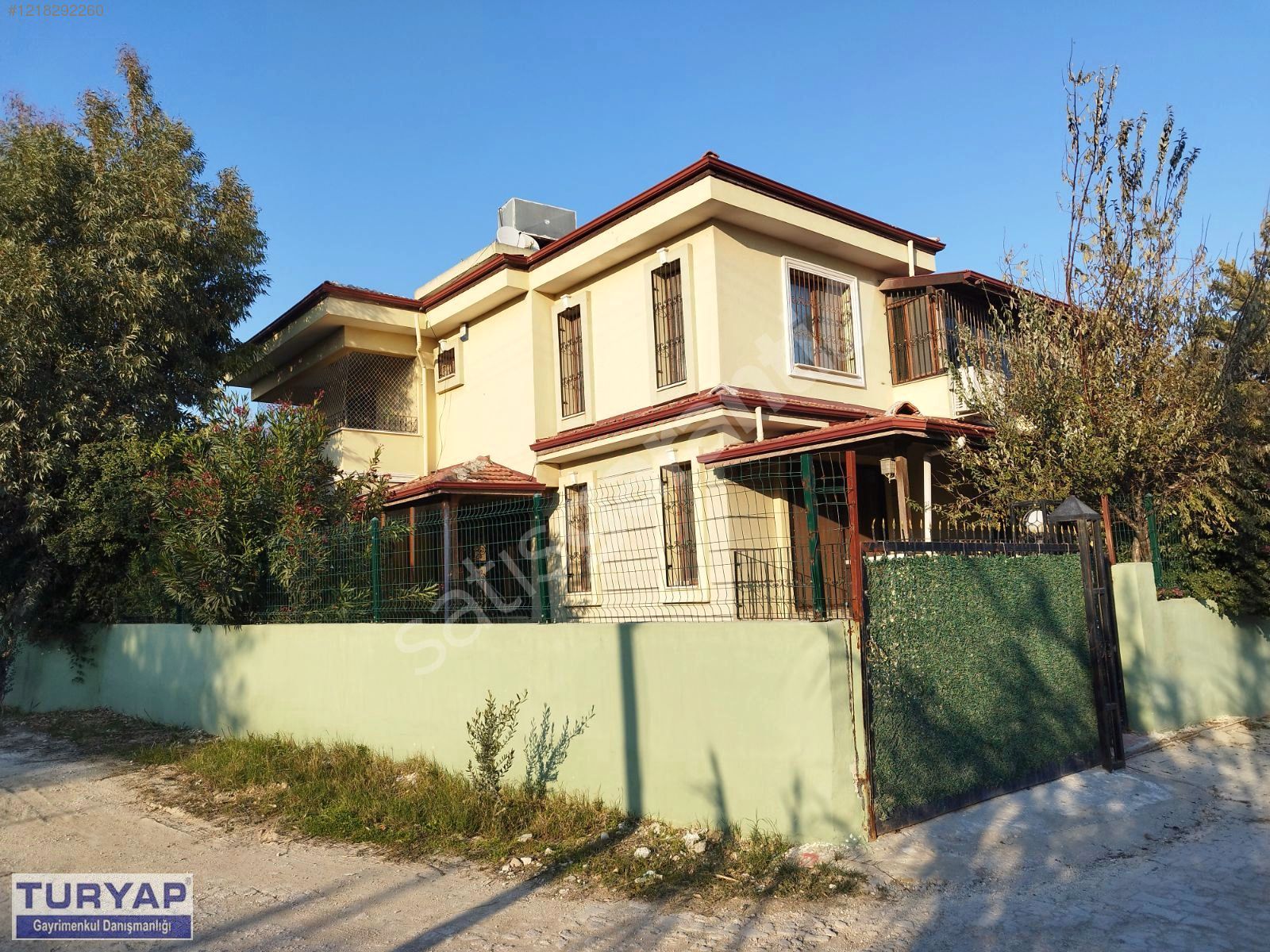 BAHÇELİ EVLERDE ÇEVRE YOLUNA YAKIN SATILIK VİLLA