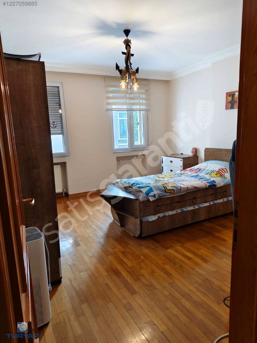 YEŞİLYURT EN NEZİH Sokağında 3+1 170 m2 net