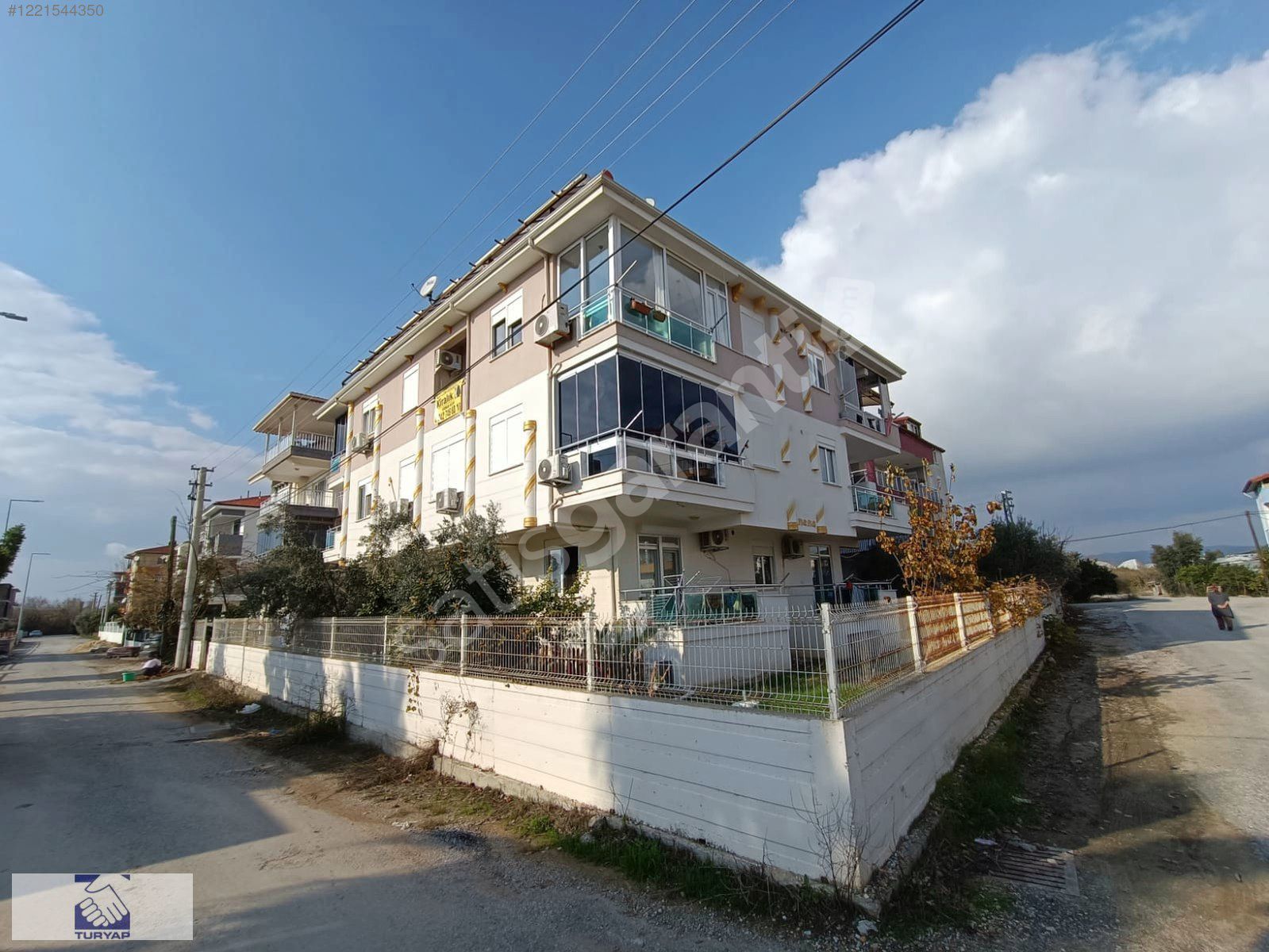 ILICA GÖMEÇLİ'DE TURİZM CADDESİNE YAKIN KİRALIK DAİRE