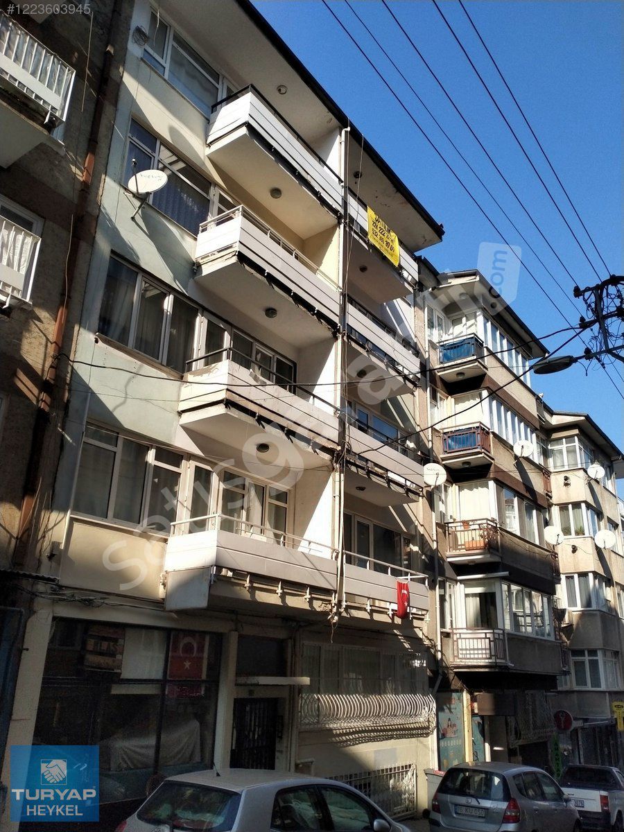 ALTIPARMAK'TA CADDEYE YAKIN SATILIK DAİRE