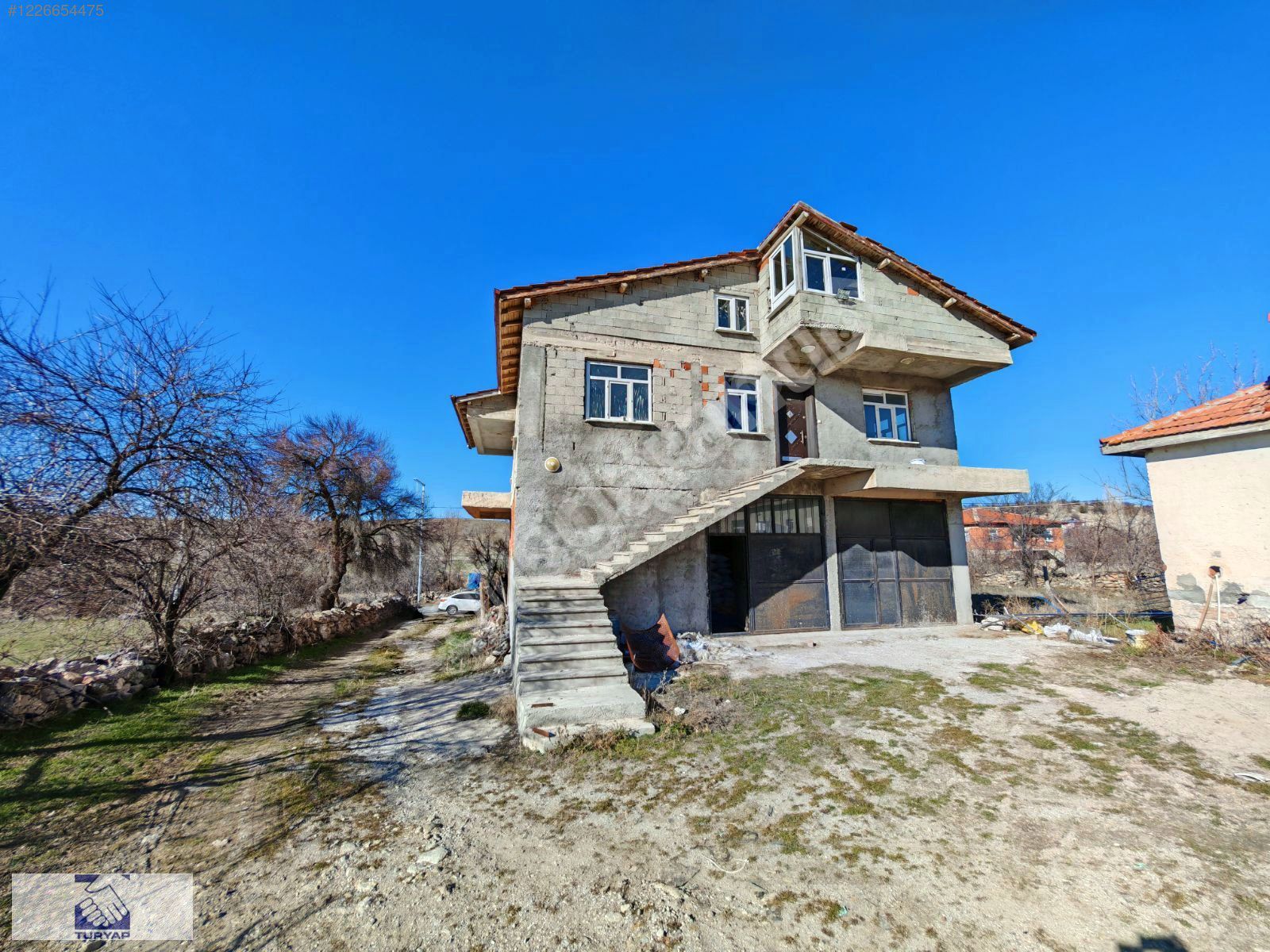 Antalya'ya 2.5 Saat Beyşehir Satılık Çiftlik 3618 m2 Arsa üzeri