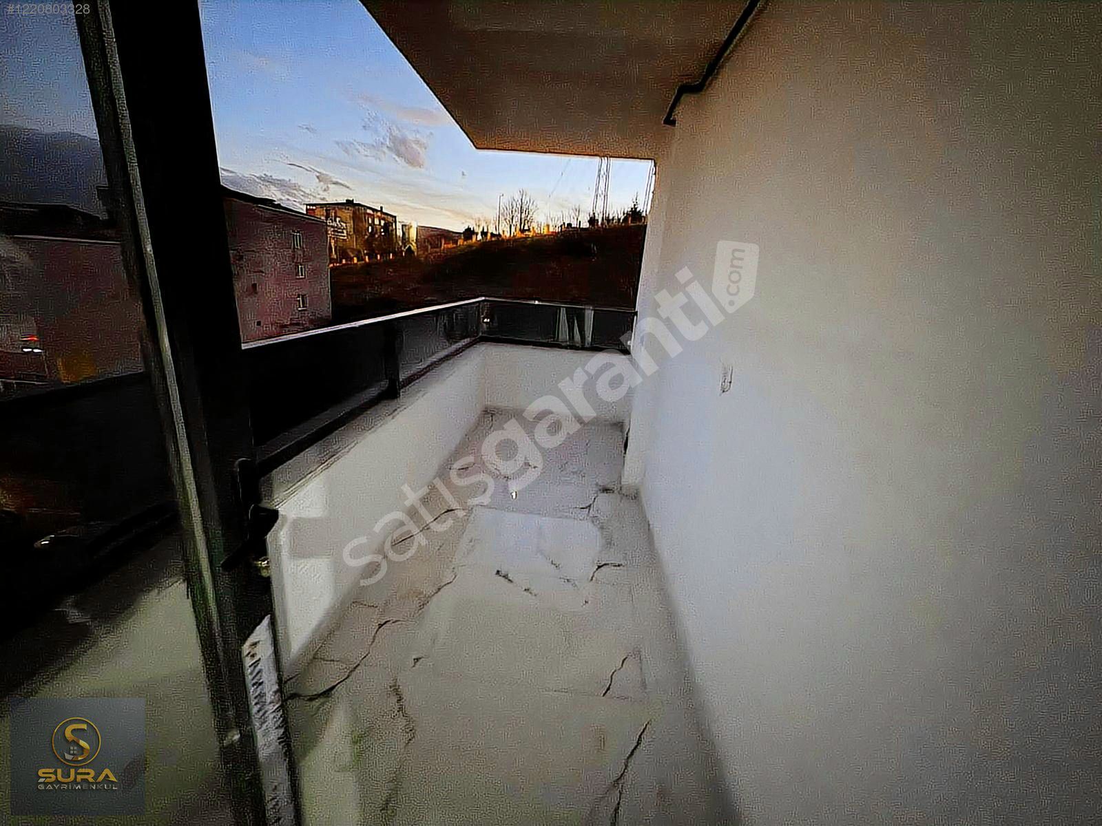 AVCİLAR TAHTAKALE MAH DE SATİLİK 2+1 DAİRE MERKEZİ KONUMDA