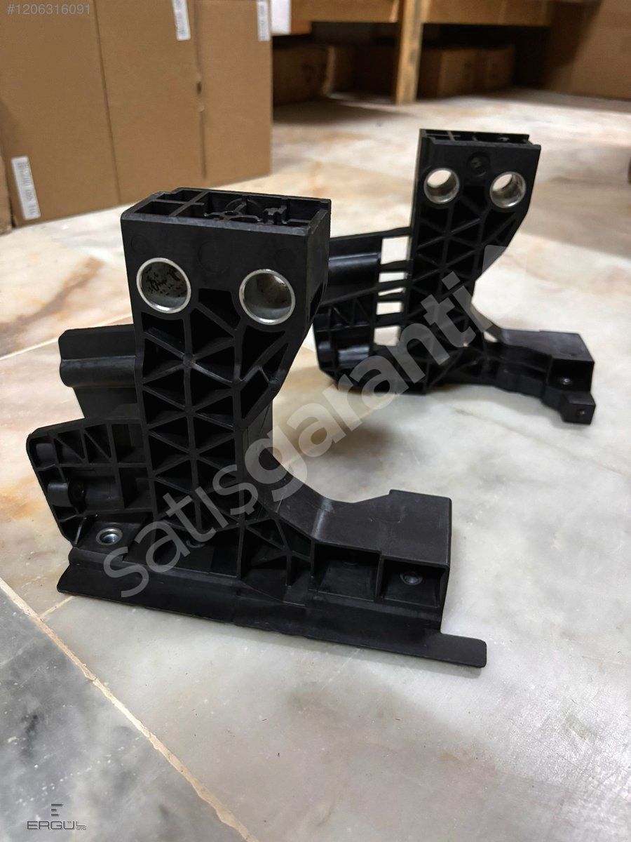 ERGÜL OTO- MERCEDES W206 C SERİSİ PANEL AYAKLARI TAKIM SIFIR