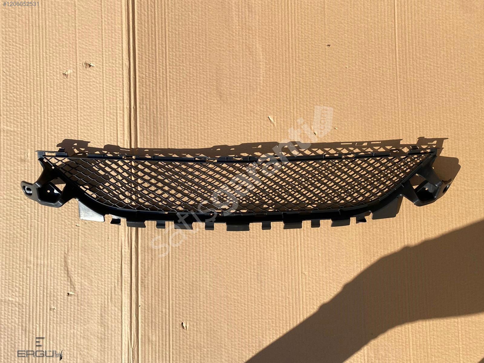 ERGÜL OTO- MERCEDES W205 C SERİSİ AMG TAMPON ORTA IZGARASI SIFIR
