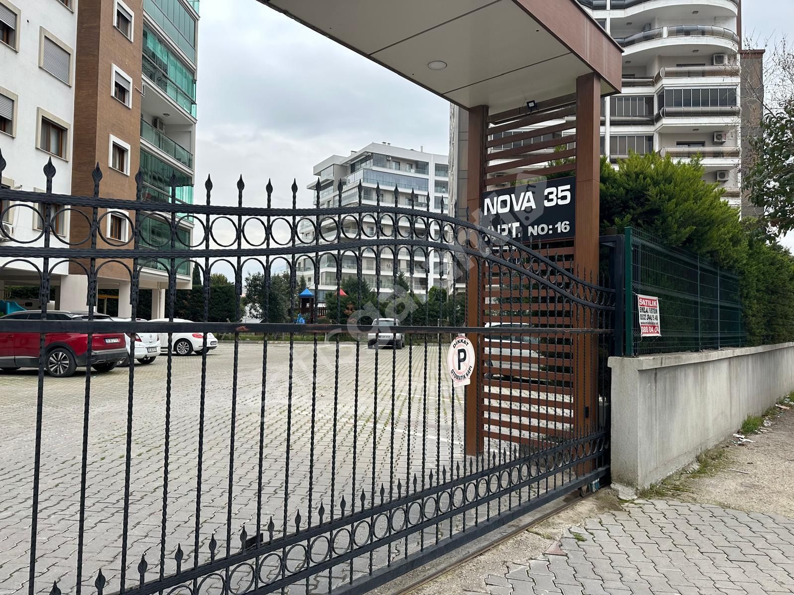 TURYAP'TAN BORNOVA 'DA YÜZME HAVUZLU BUTİK SİTE DE SATILIK DAİRE