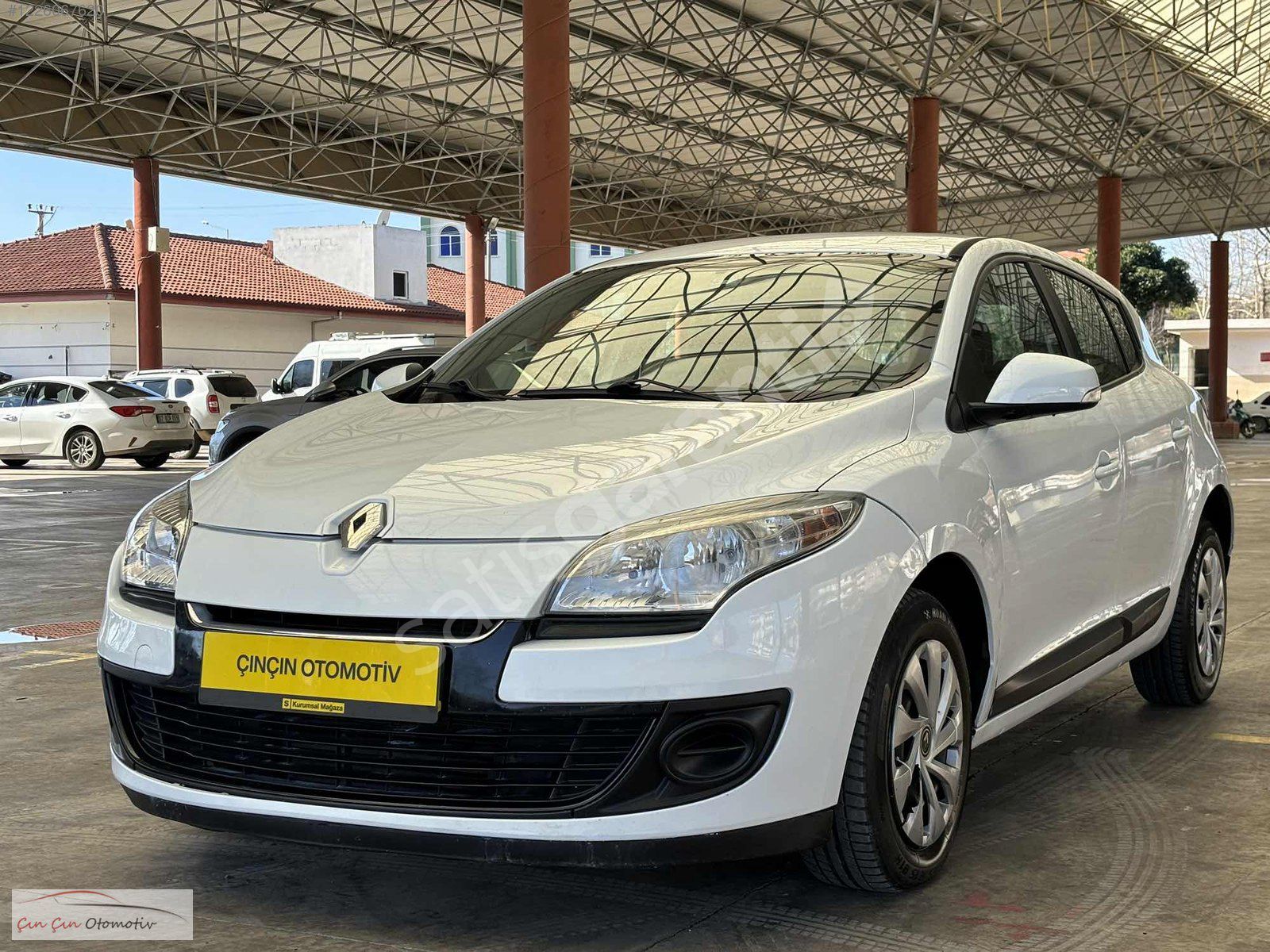 KUSURSUZ TEMİZLİKTE EKRANLI 1.5 DCİ MEGANE