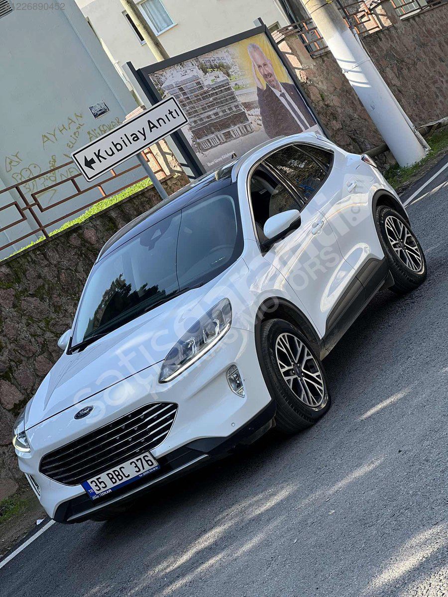CAM TAVANLI HATASIZ DEĞİŞENSİZ FORD KUGA 2021