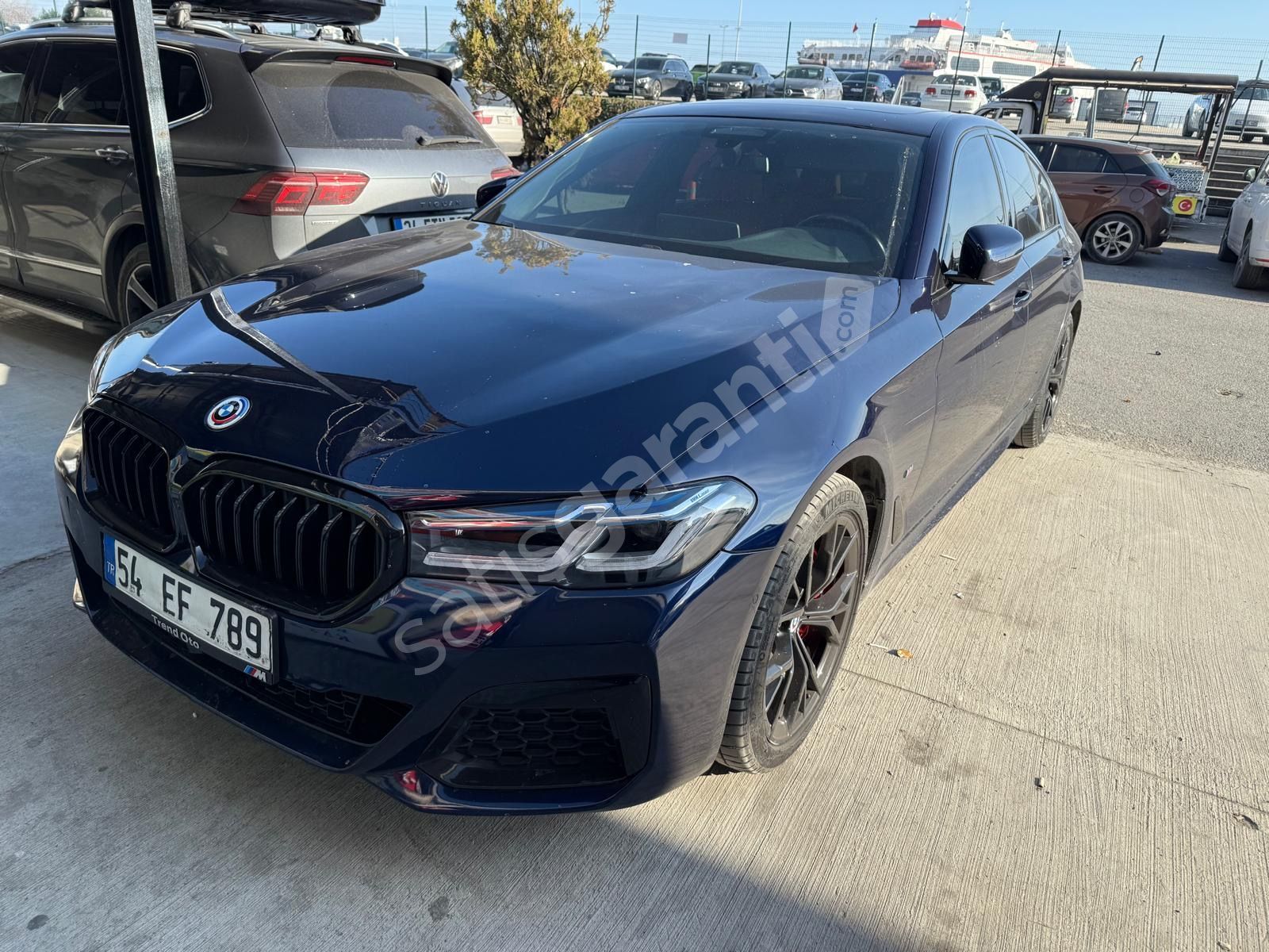 2023 EXCUTİVE 5.20i  M SPORT CARBON SWARZ 1 LOKAL BOYALI