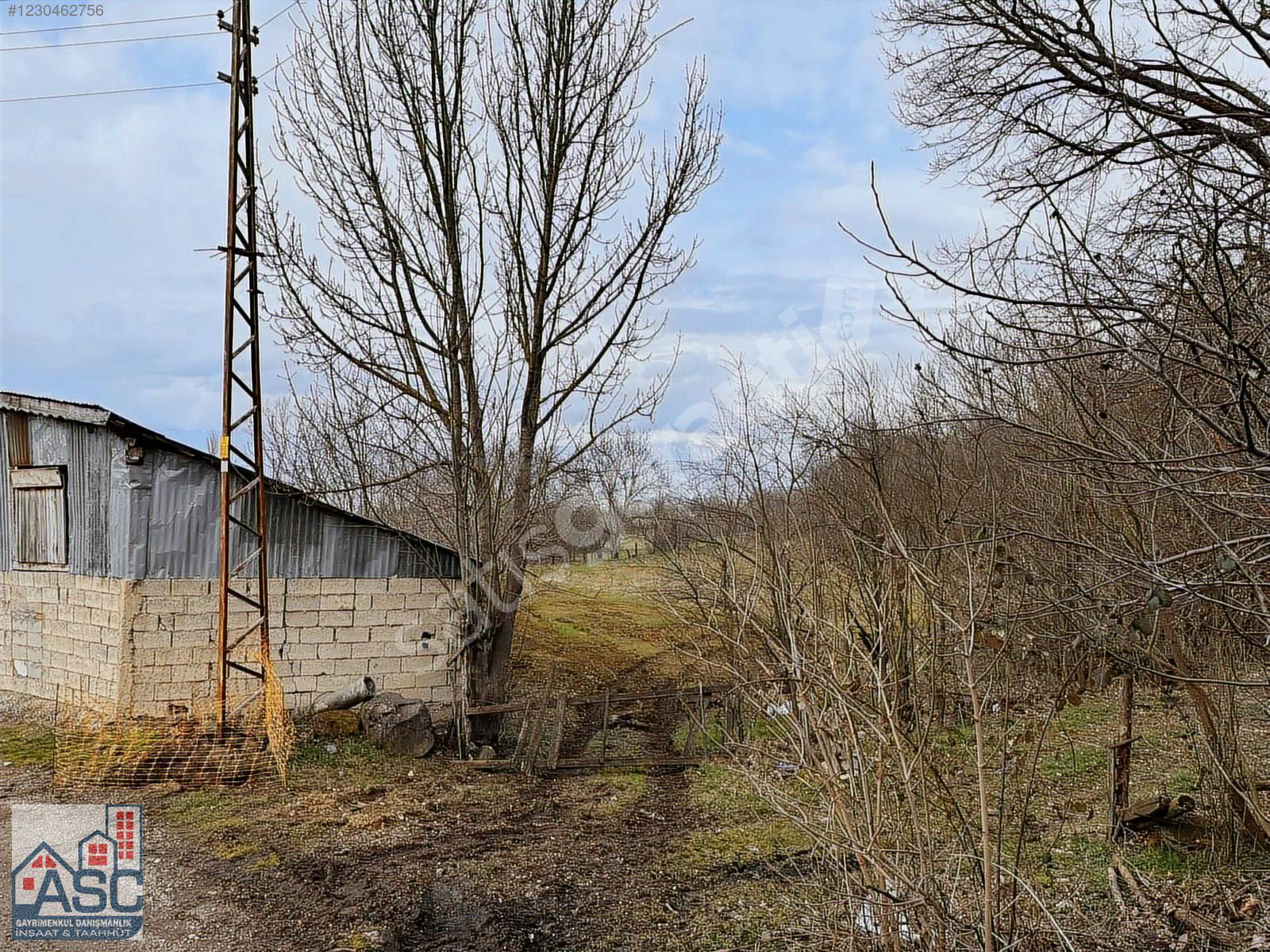 ASC DEN NARVEN TERMAL KASABAYA YAKIN, KÖY YERLEŞİK ALAN TARLA
