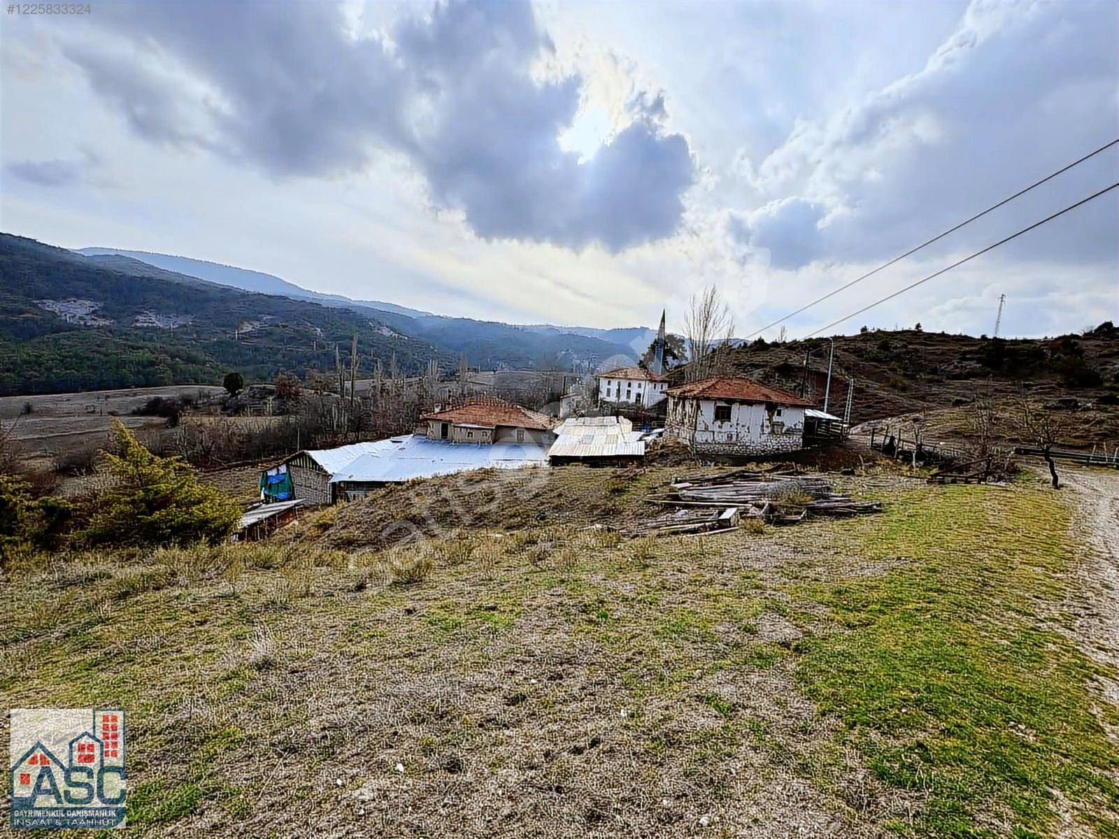 ASC DEN AŞAĞIKINIK DA SATILIK ÇİFTLİK EVİ VE 23 DÖNÜM TARLA